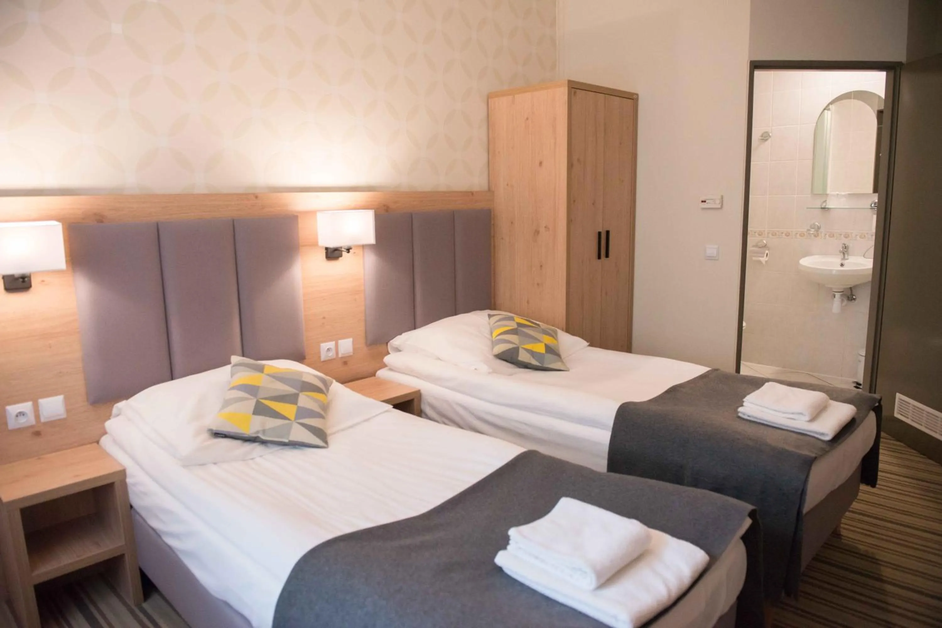 Toilet, Bed in Hotel Ossowski