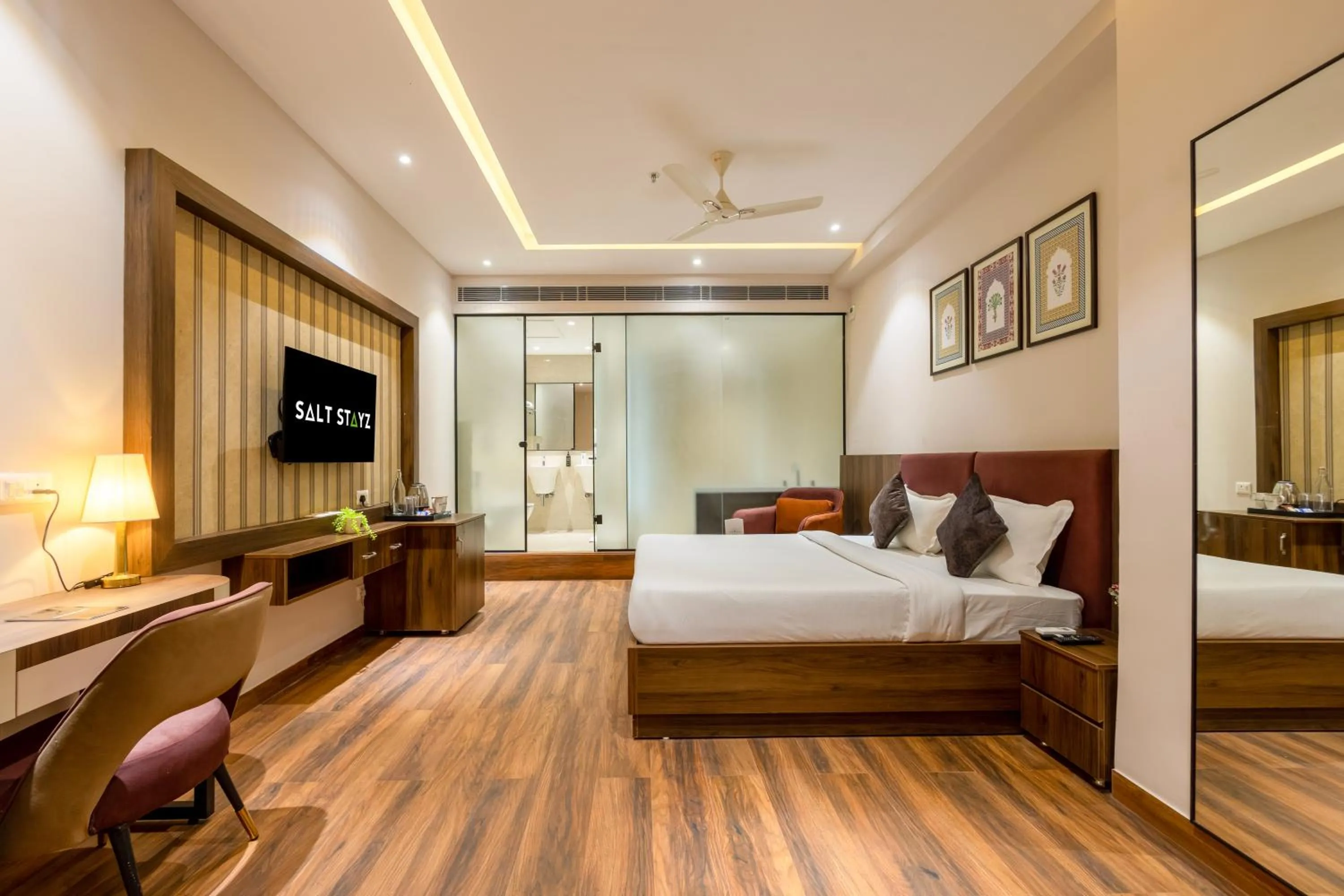 Bed in Saltstayz Premier Suite Chandigarh Mohali