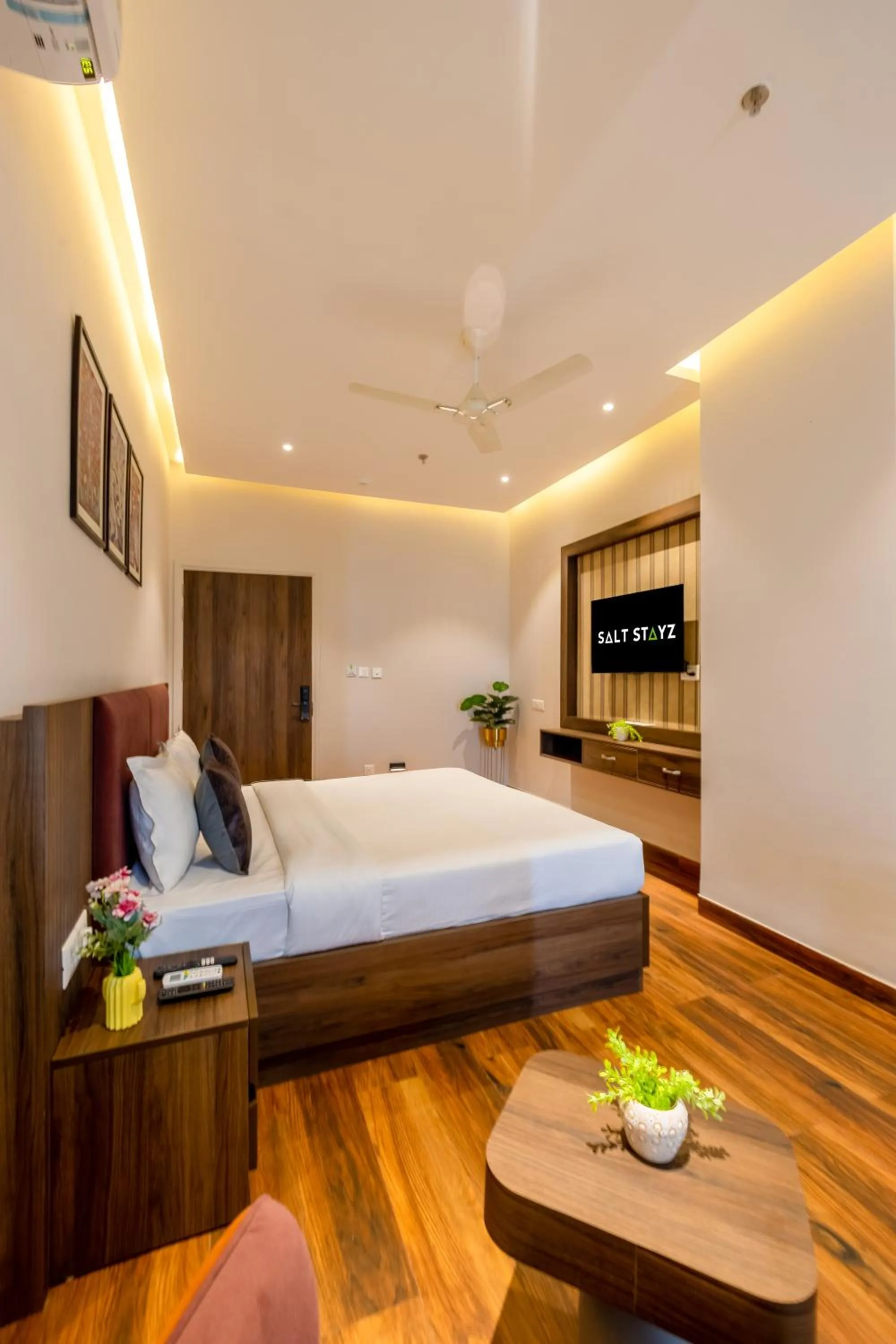 Bed in Saltstayz Premier Suite Chandigarh Mohali