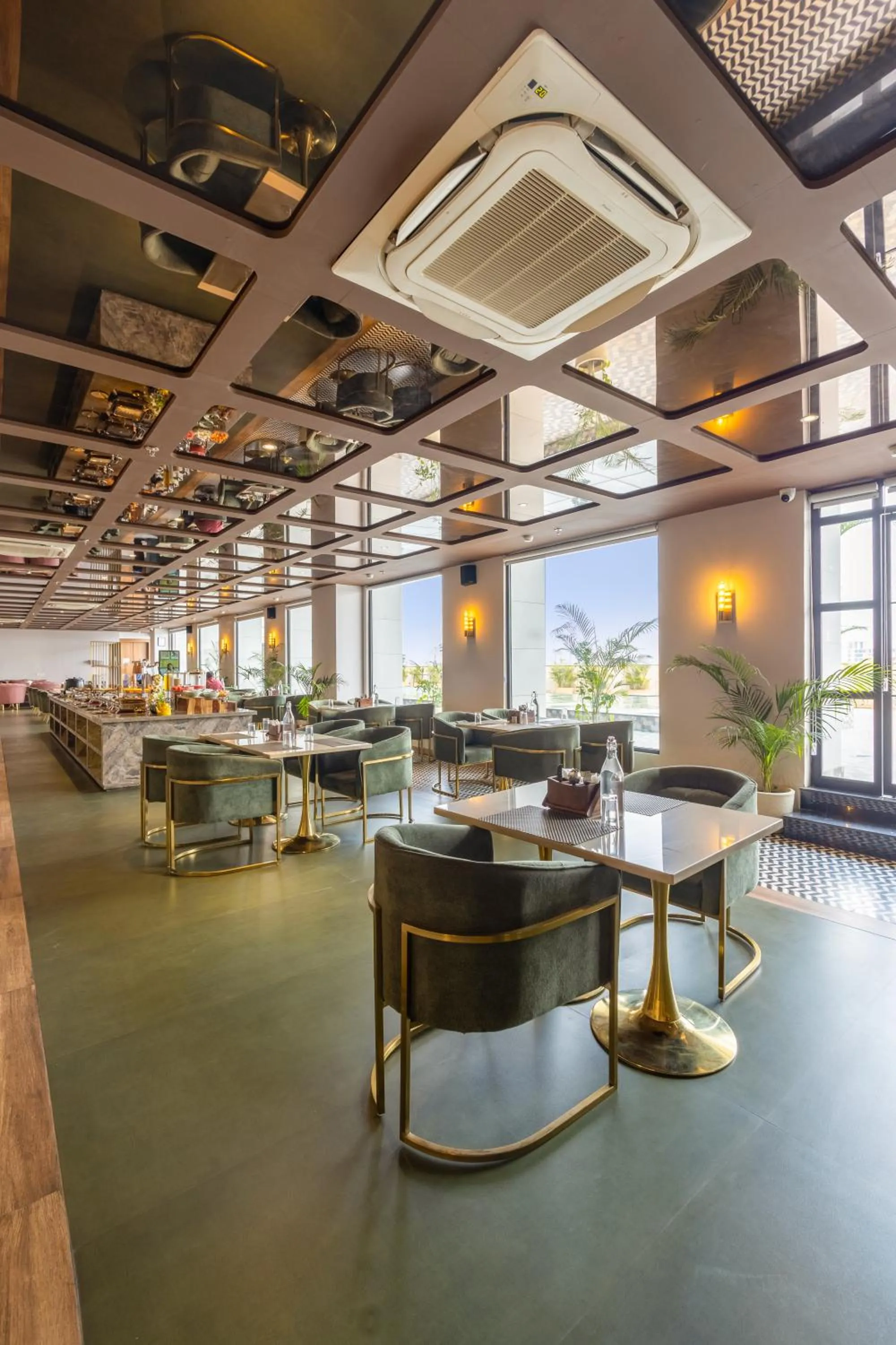 Restaurant/places to eat in Saltstayz Premier Suite Chandigarh Mohali