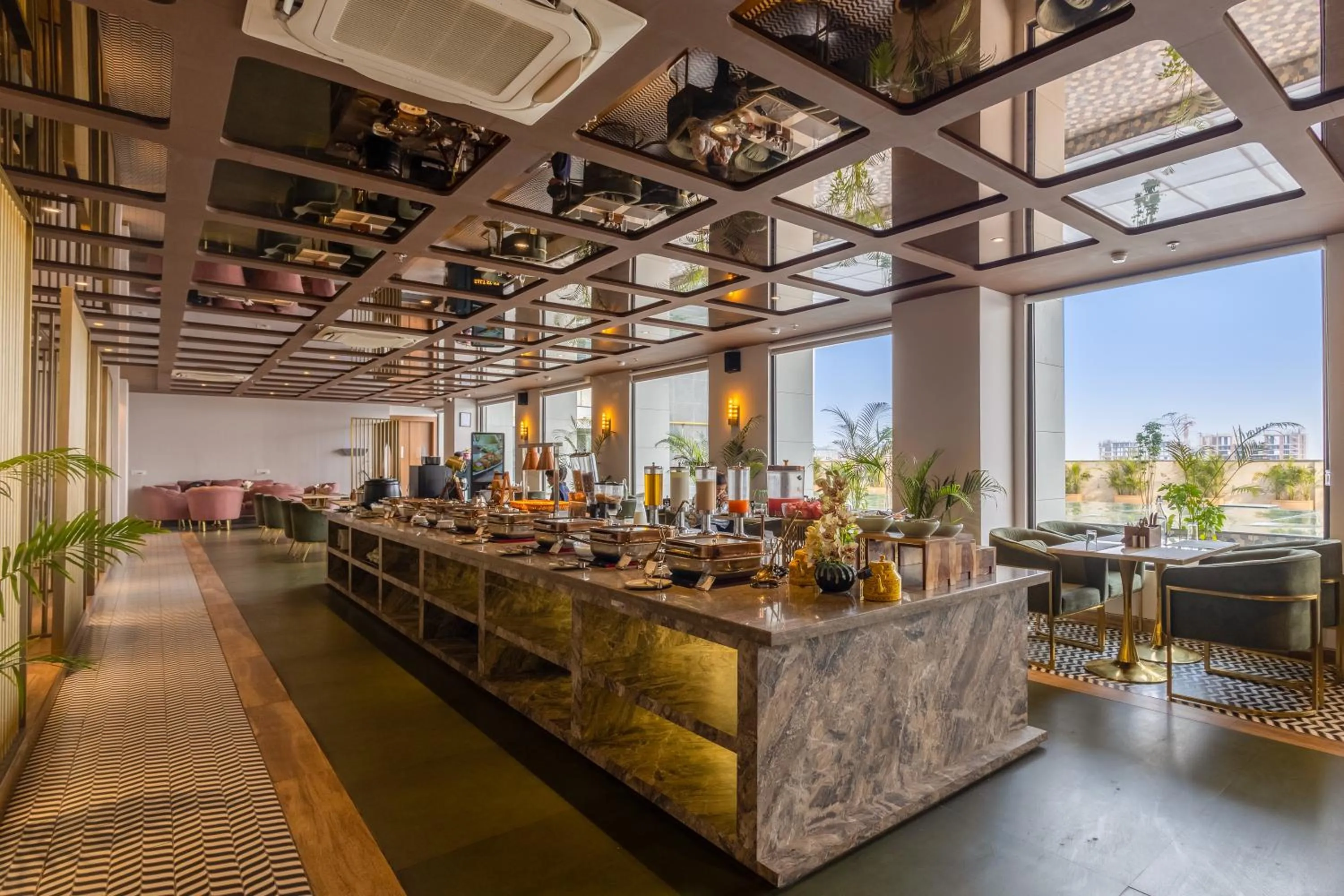 Restaurant/places to eat in Saltstayz Premier Suite Chandigarh Mohali