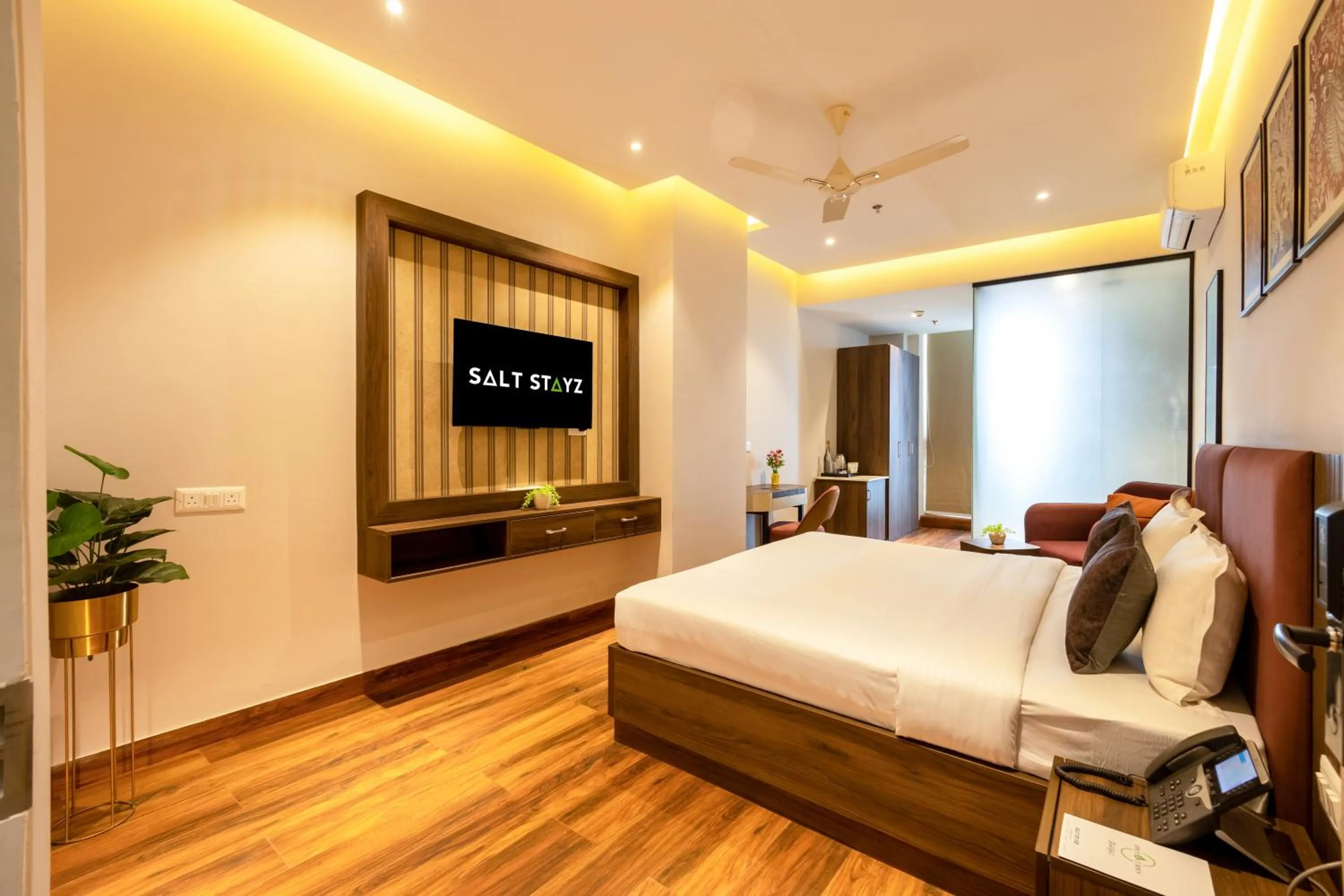 Bed in Saltstayz Premier Suite Chandigarh Mohali