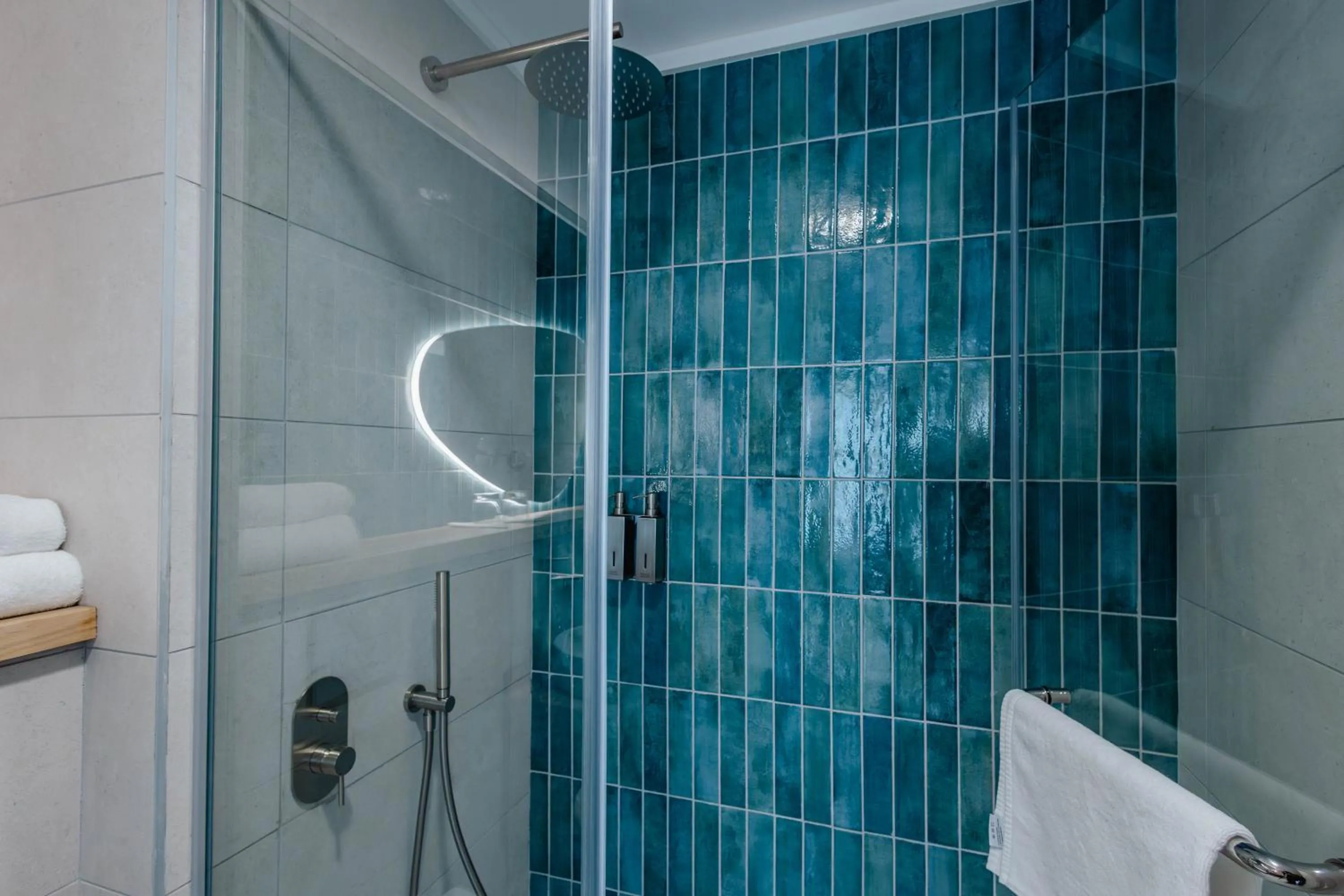 Shower in Hotel Reva TAHITI