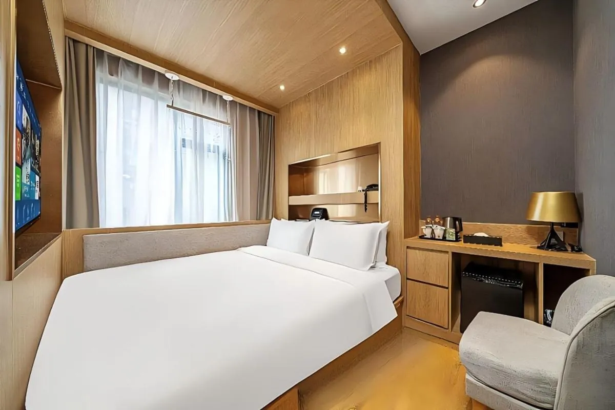 Photo of the whole room, Bed in JL Boutique Hotel shanghai Tian An 1000 Trees Jing An Temple changshou Road Store