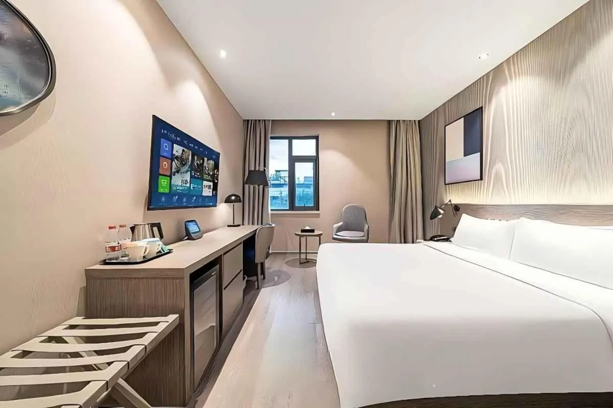 Photo of the whole room, Bed in JL Boutique Hotel shanghai Tian An 1000 Trees Jing An Temple changshou Road Store