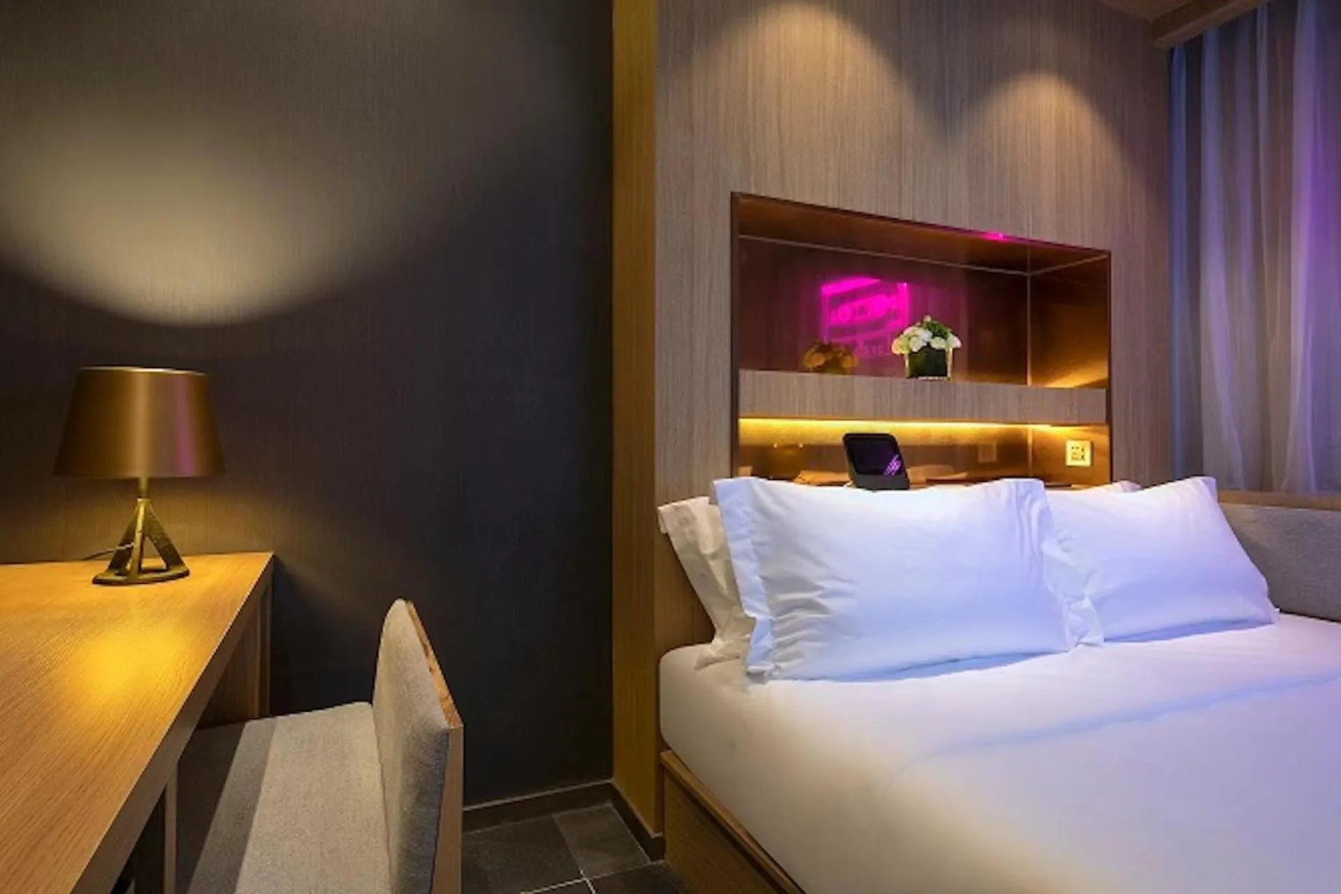 Bed in JL Boutique Hotel shanghai Tian An 1000 Trees Jing An Temple changshou Road Store