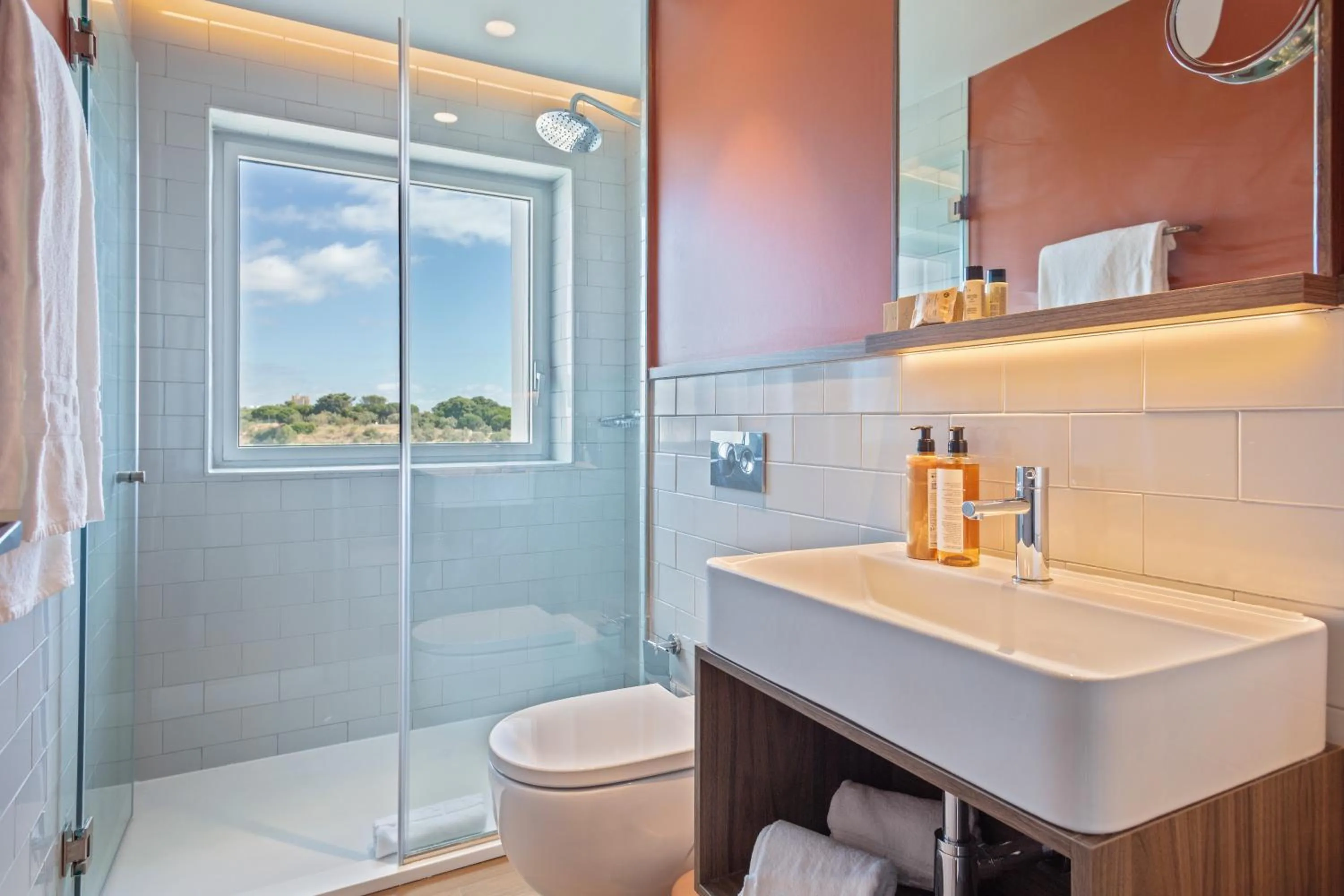 Shower in Hotel Acta Moa