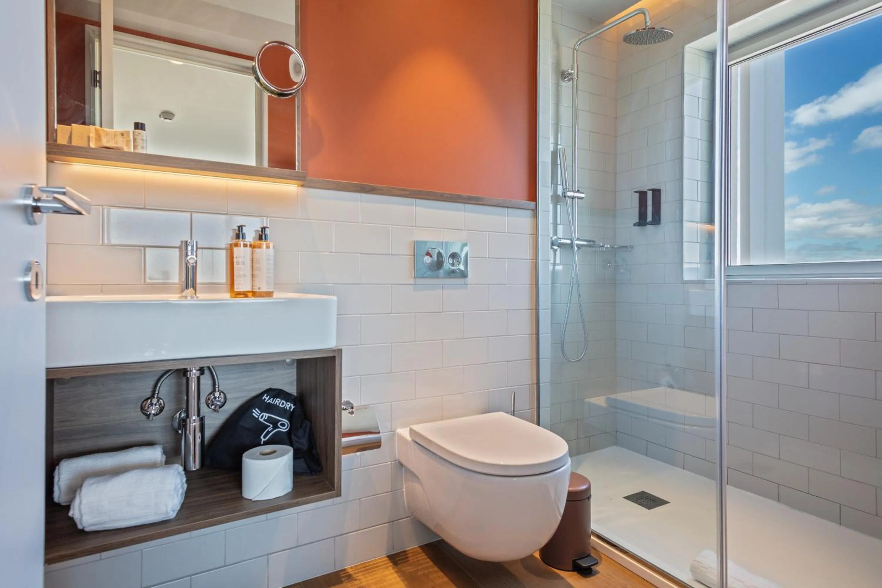 Shower in Hotel Acta Moa