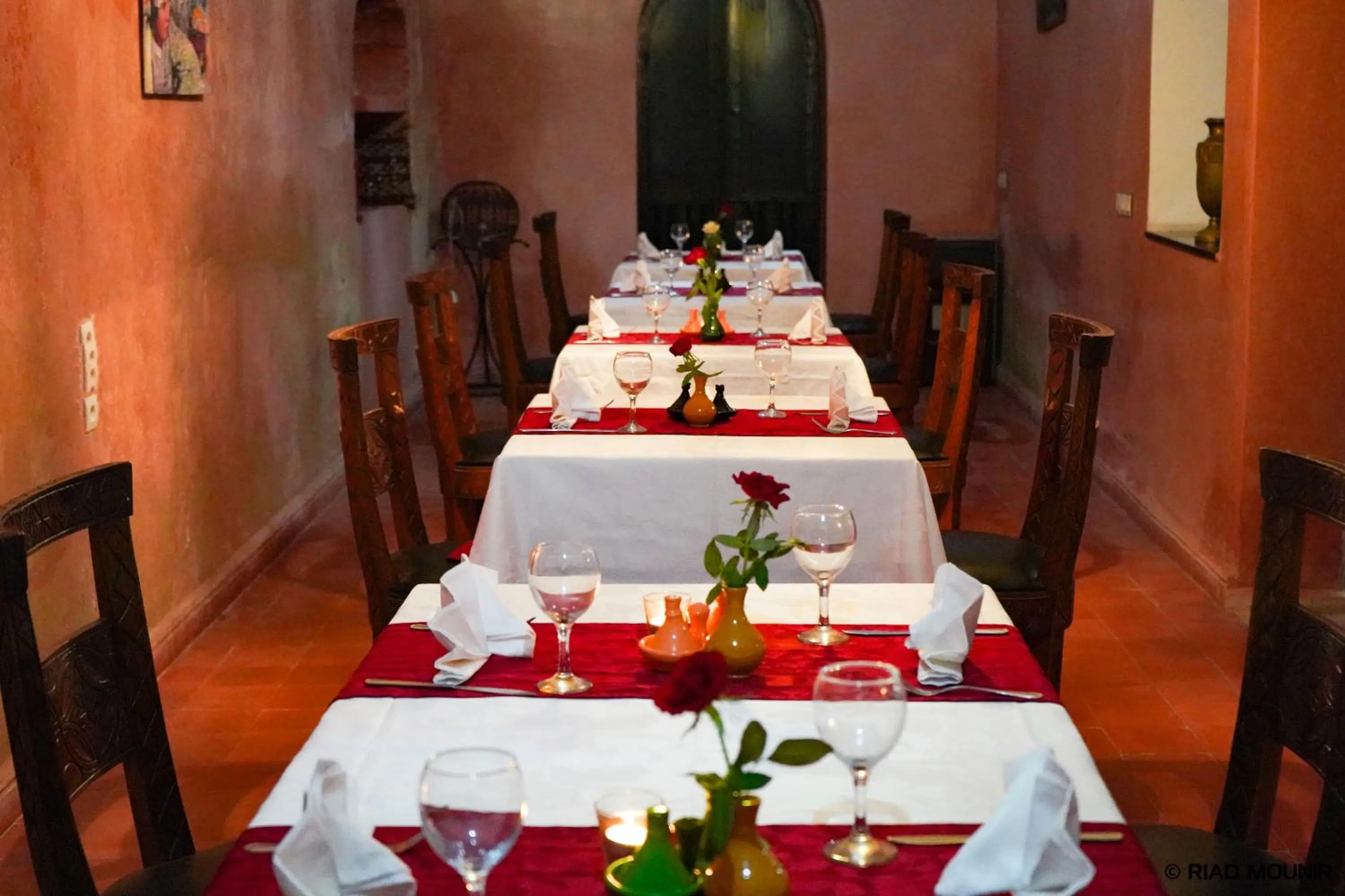 Restaurant/places to eat in Riad Mounir