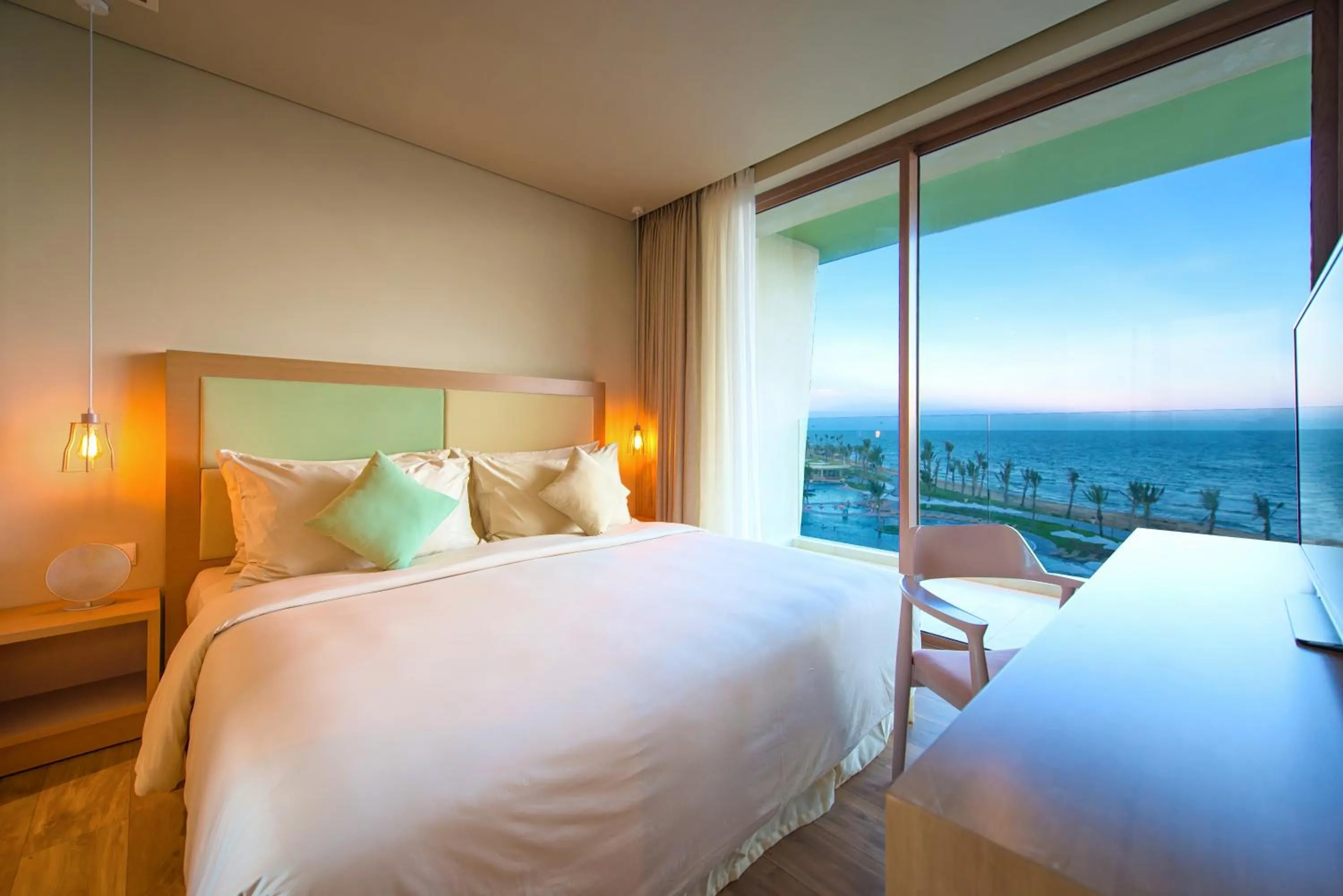 Bedroom, Bed in FLC Luxury Hotel Samson