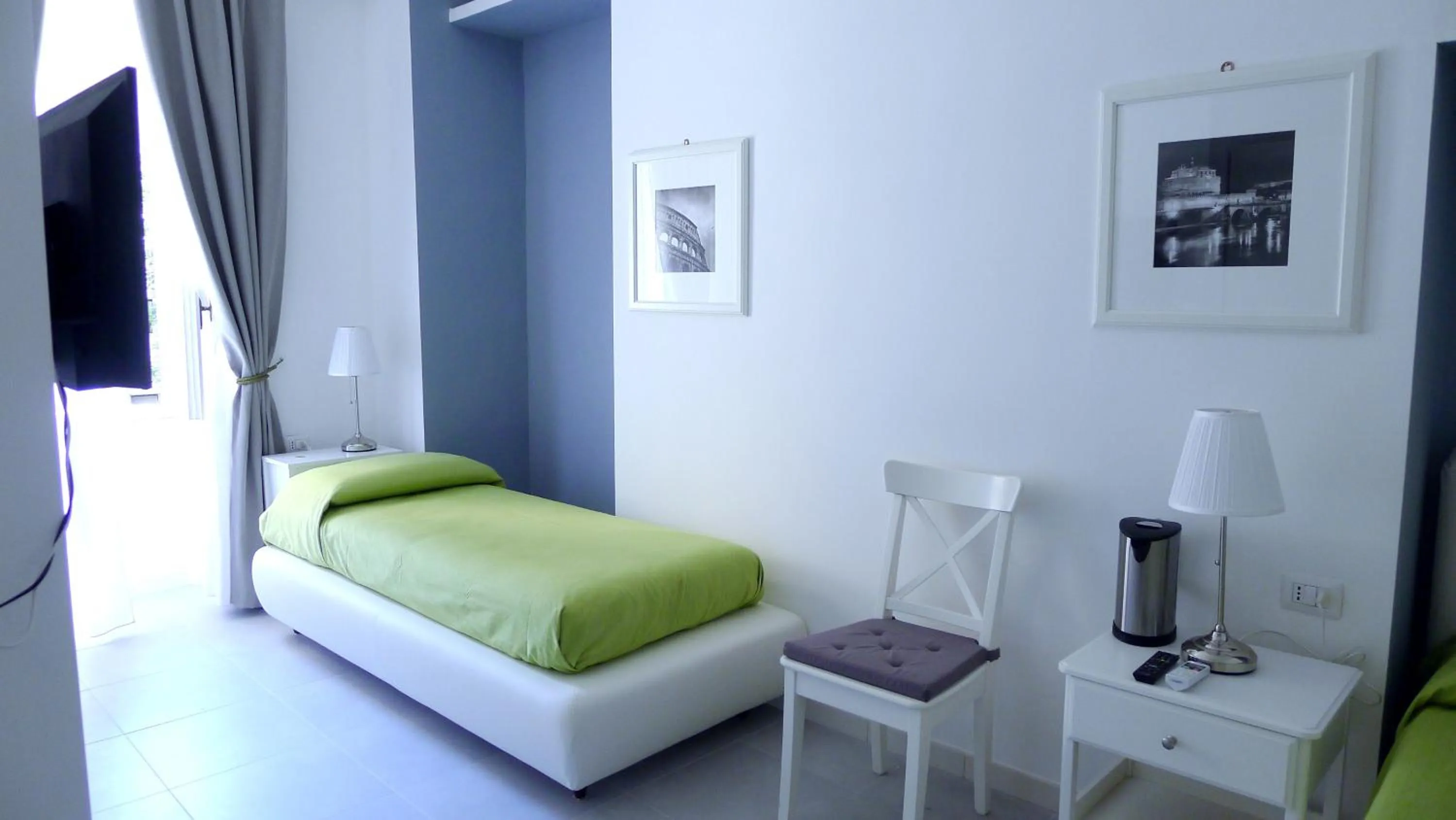 Photo of the whole room, Bed in Rome Together Guest House