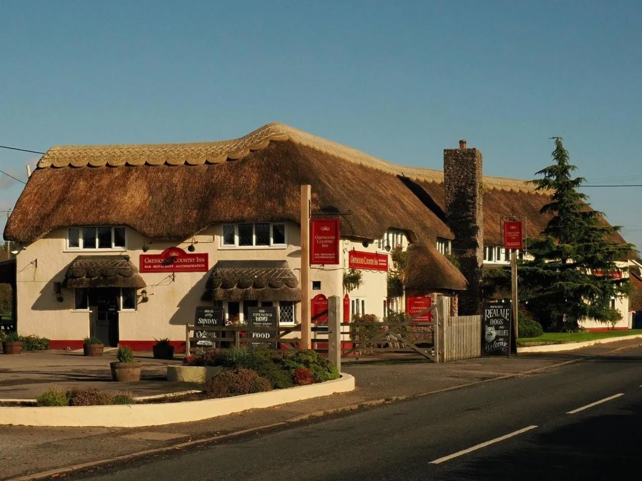 Property building in Greyhound Country Inn