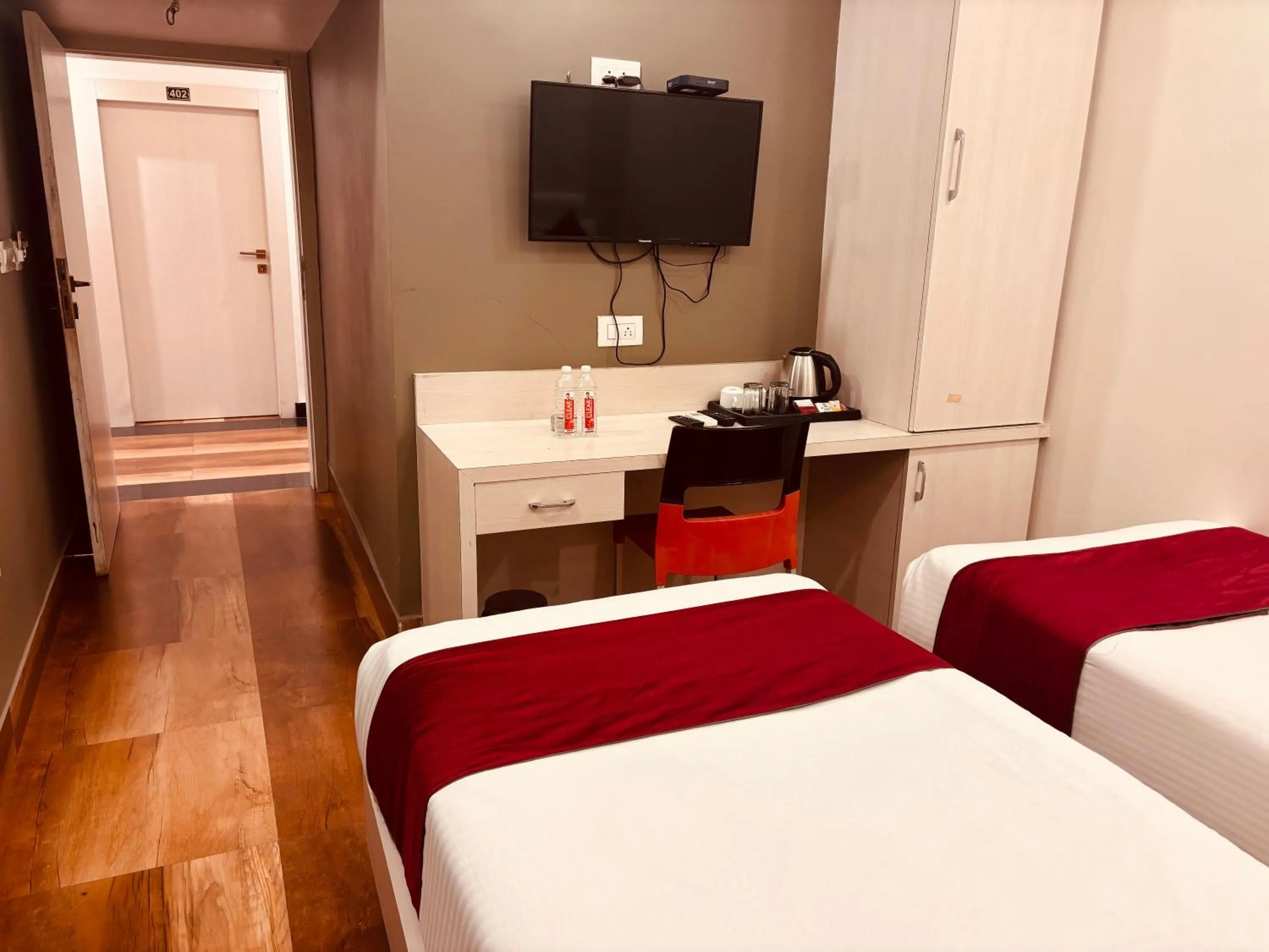 Photo of the whole room, Bed in Hotel Chariot Inn