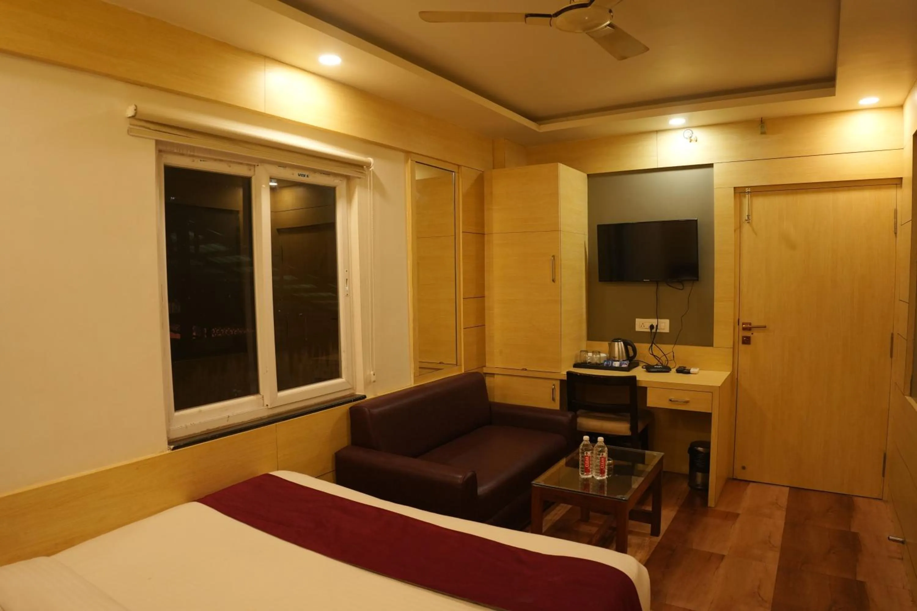 Photo of the whole room, Bed in Hotel Chariot Inn