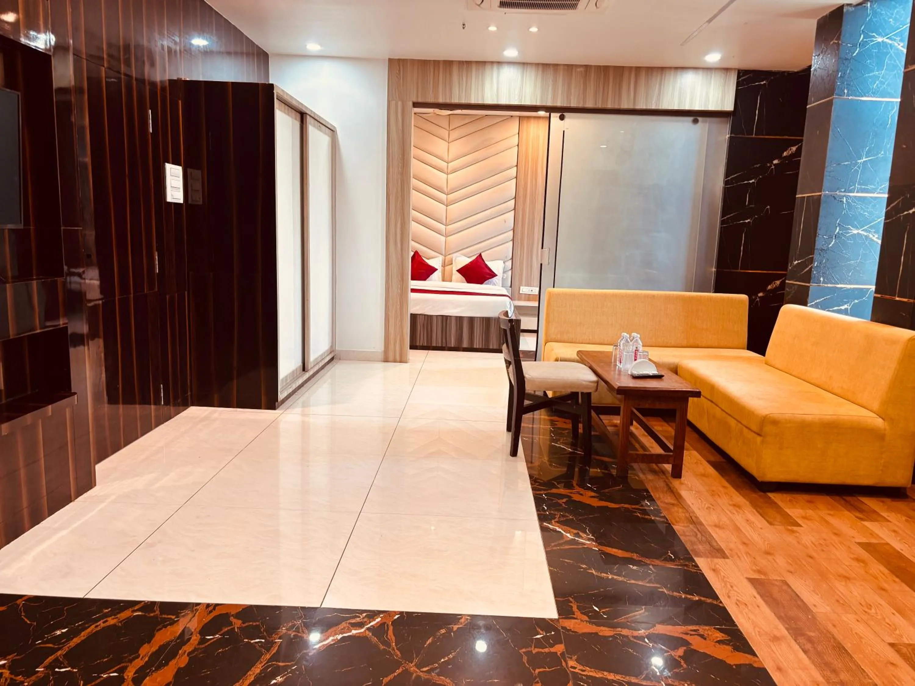 Photo of the whole room in Hotel Chariot Inn