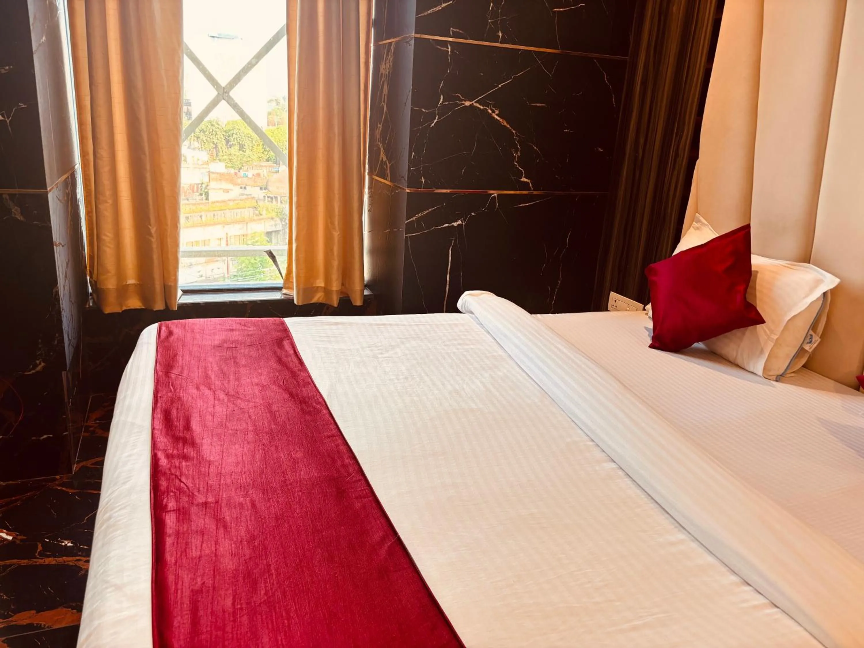 Bedroom, Bed in Hotel Chariot Inn