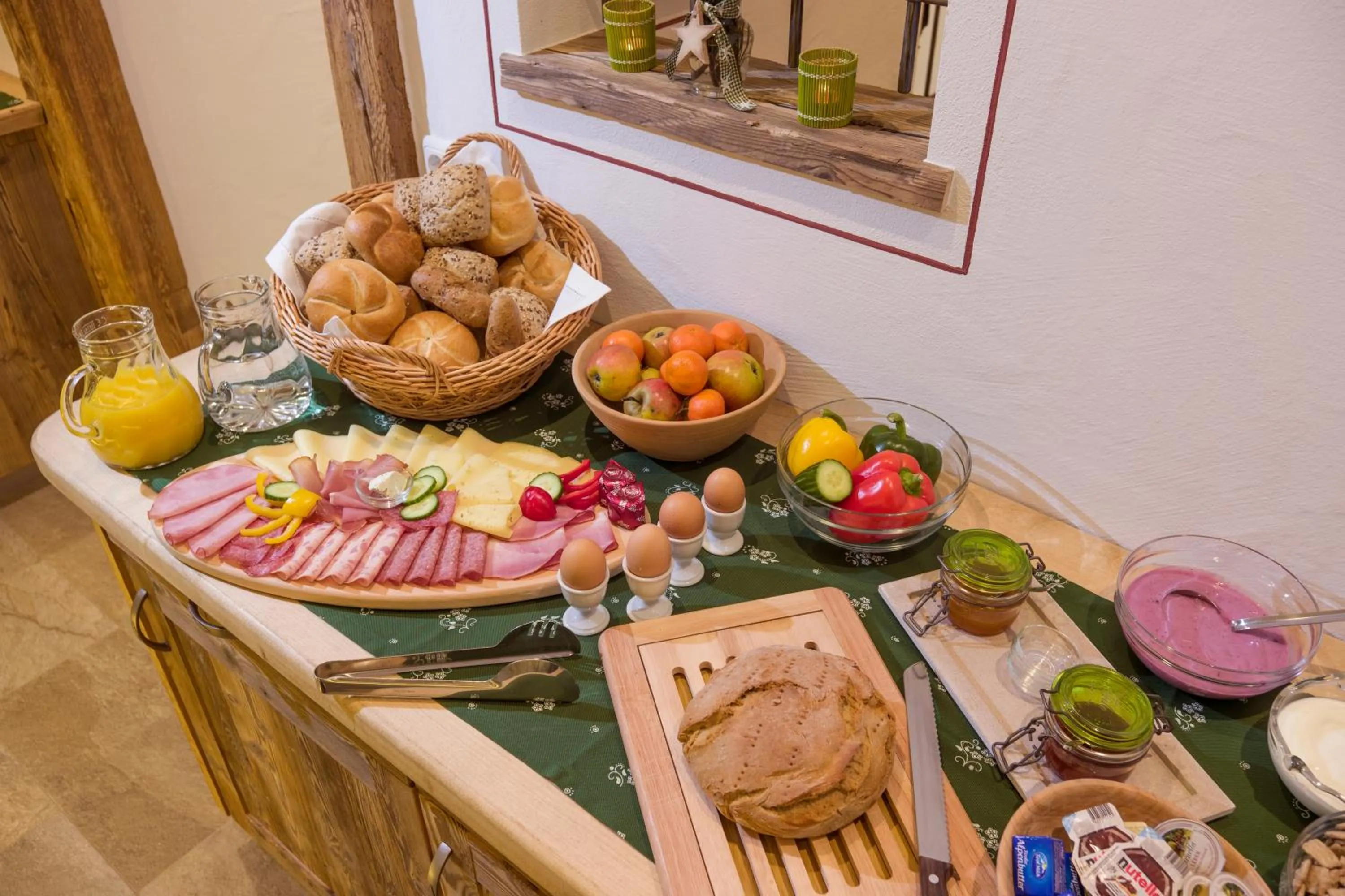 Buffet breakfast in Gästehaus Hölzl