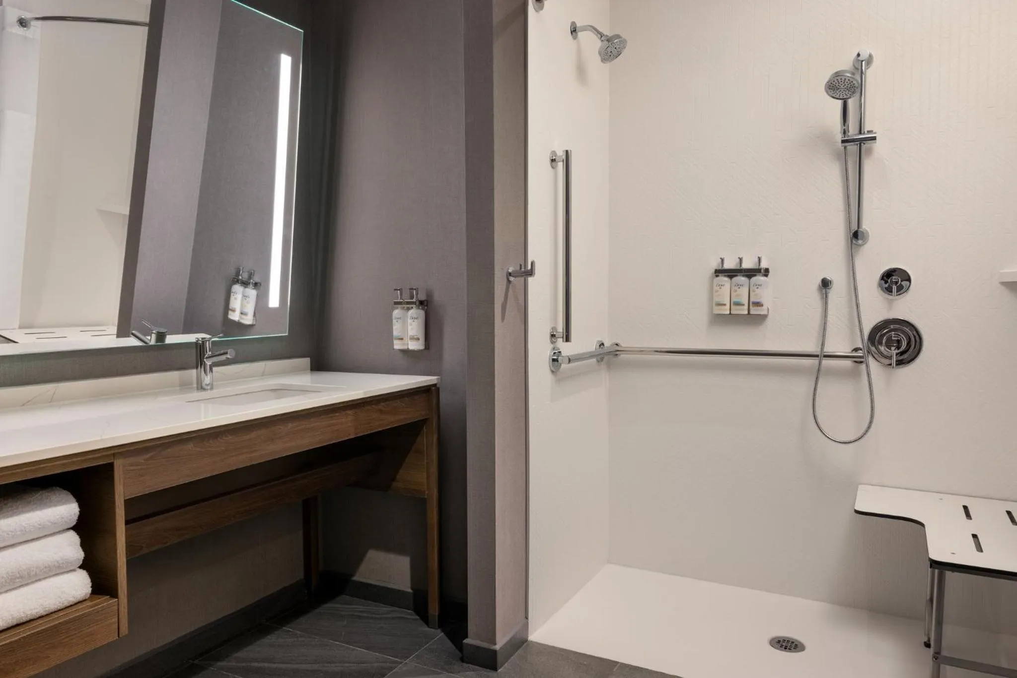 Photo of the whole room in Staybridge Suites Kincardine Southeast