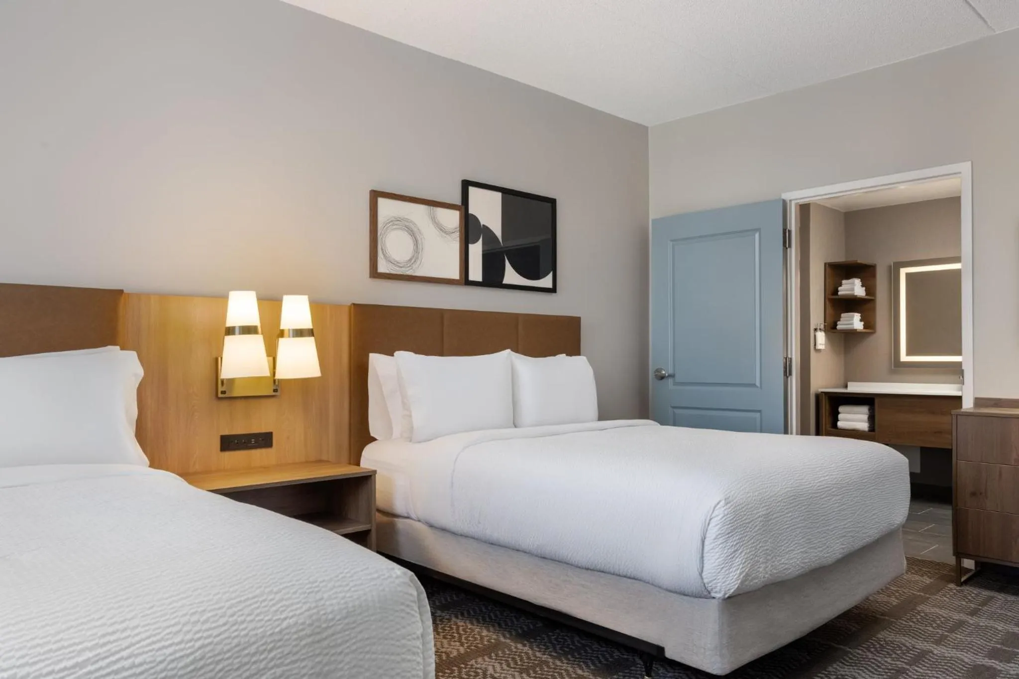 Photo of the whole room, Bed in Staybridge Suites Kincardine Southeast