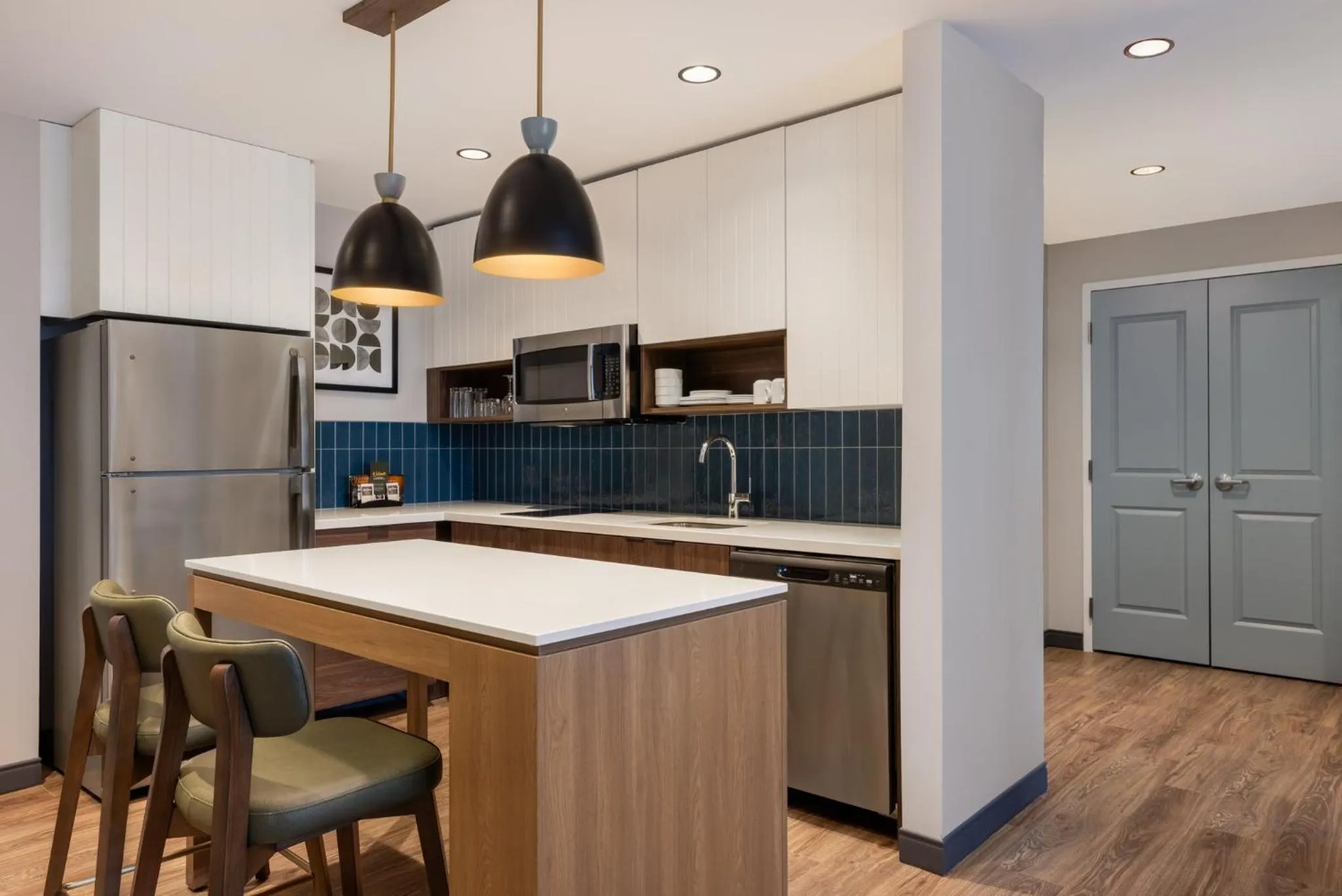 Photo of the whole room in Staybridge Suites Kincardine Southeast