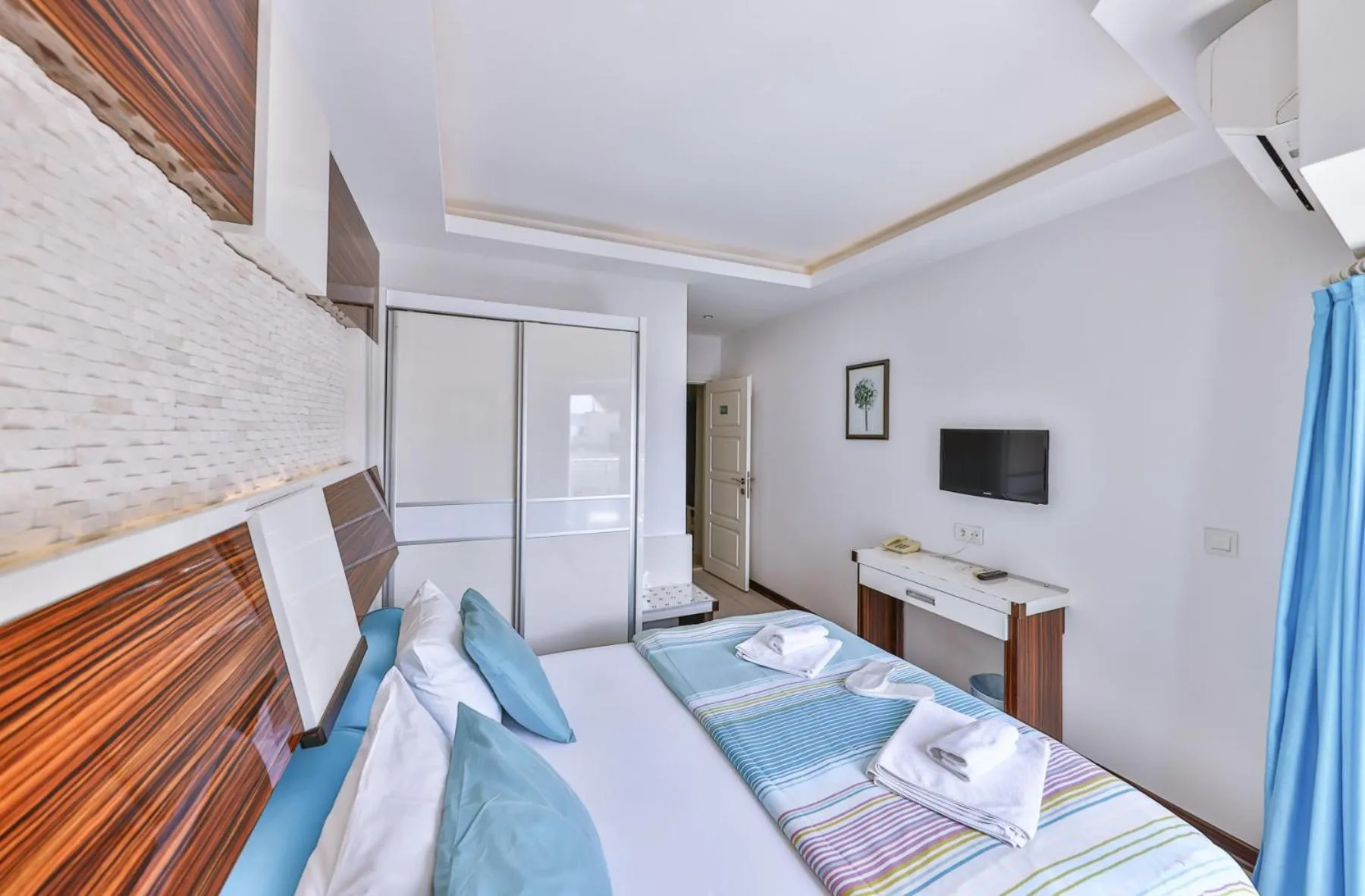 Photo of the whole room, Bed in Hotel Sonne - Adults Only