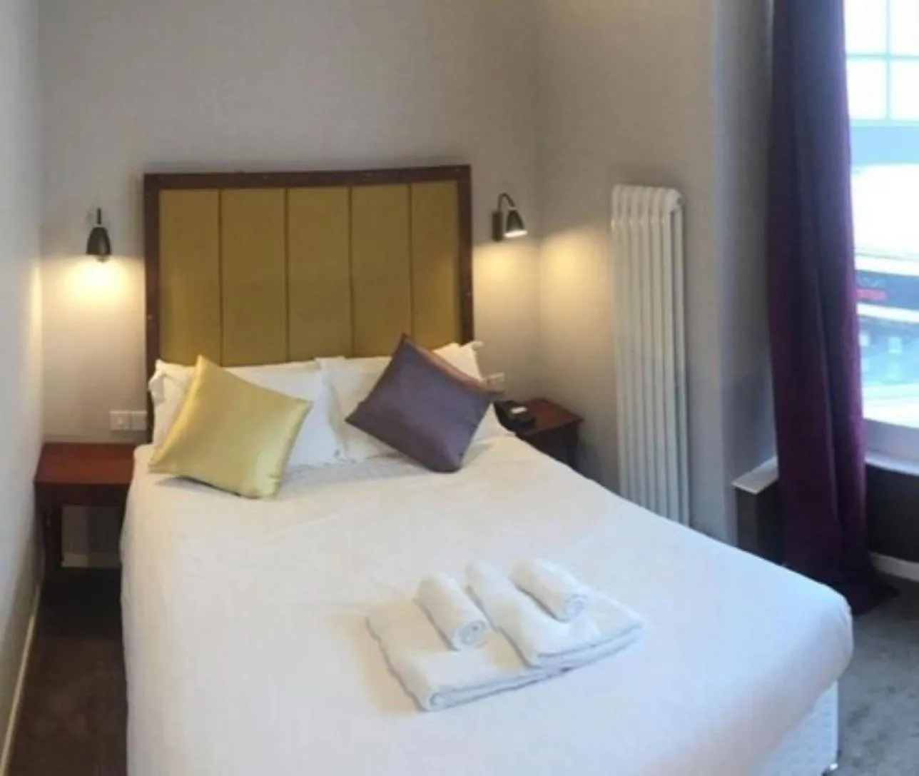 Bed in Friars Wynd Guest Rooms
