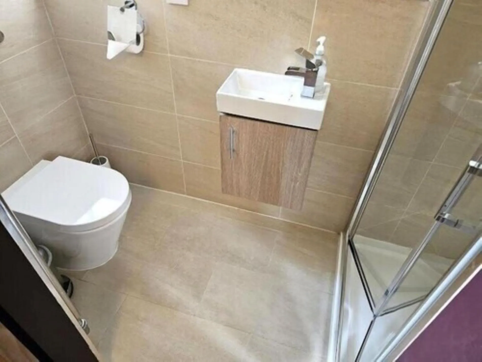 Shower in Friars Wynd Guest Rooms