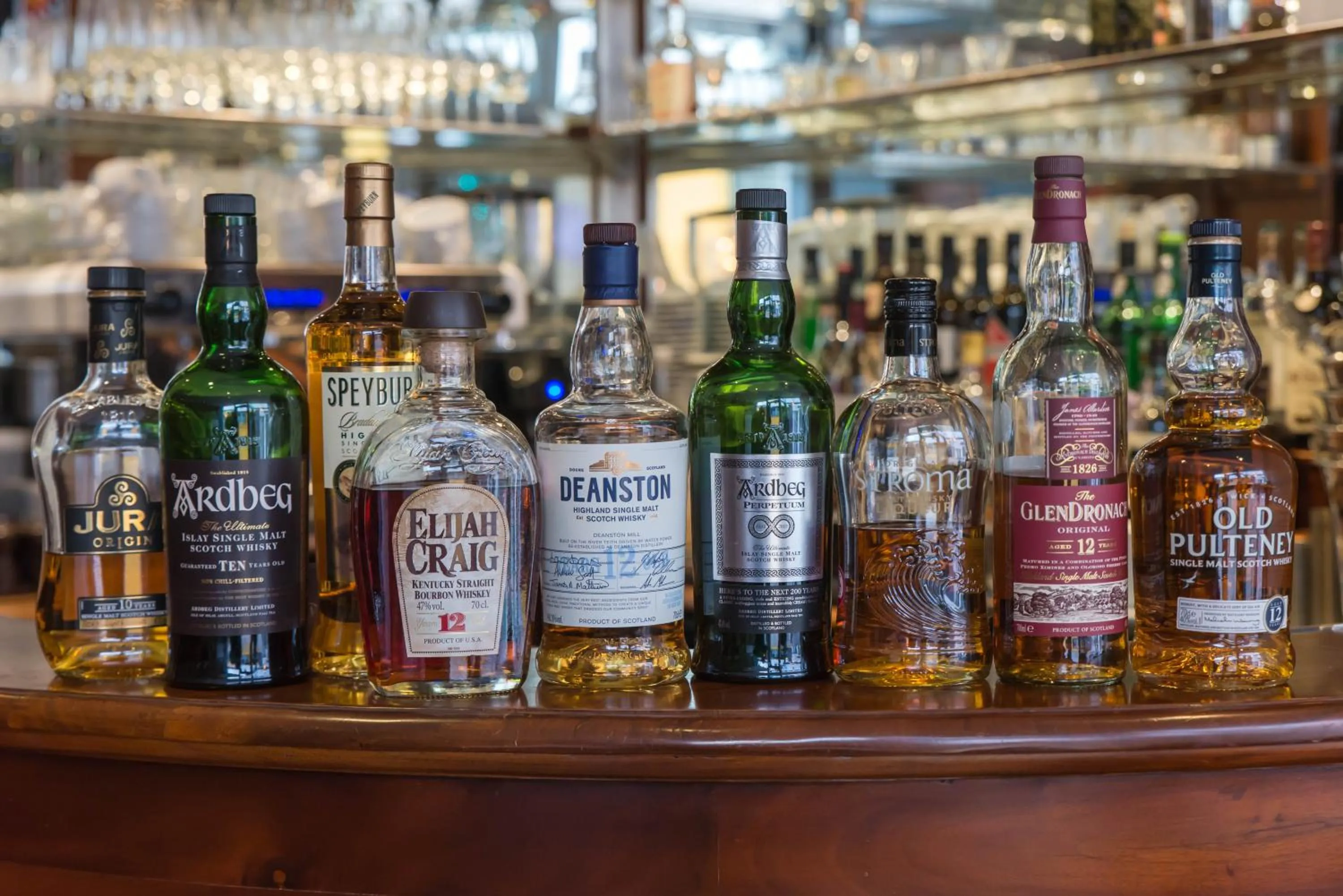 Drinks in Friars Wynd Guest Rooms