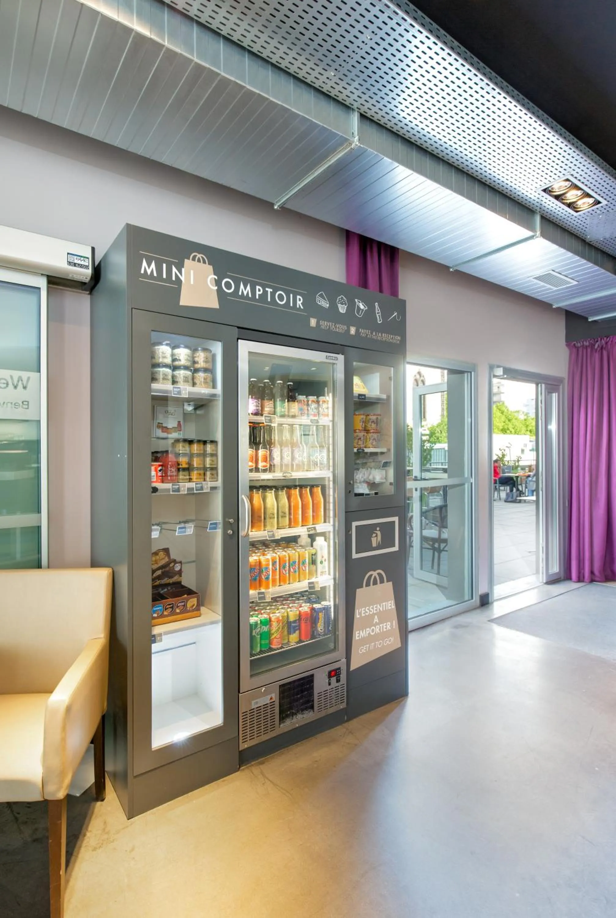 Lobby or reception in Campanile Clermont Ferrand Centre
