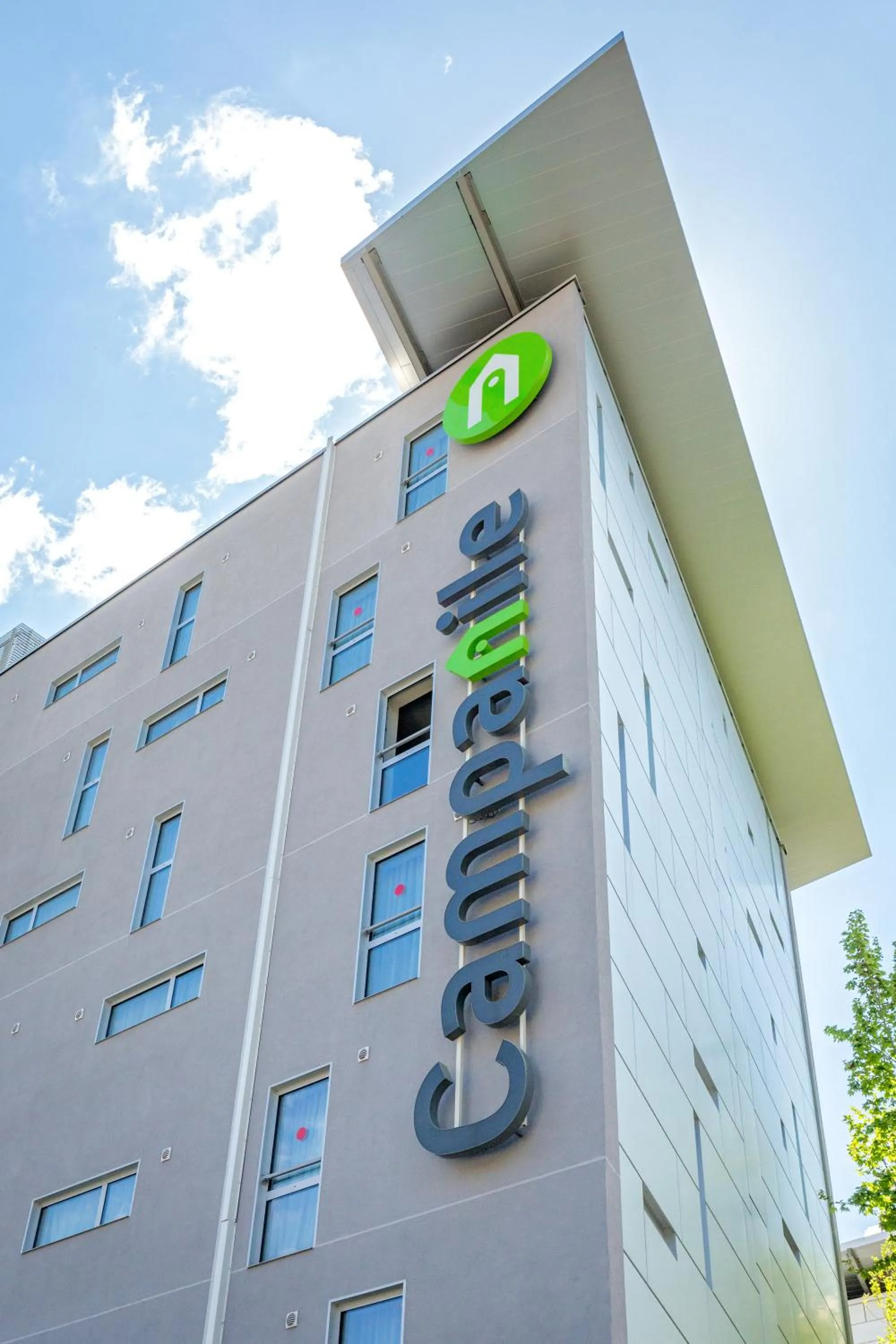 Facade/entrance in Campanile Clermont Ferrand Centre