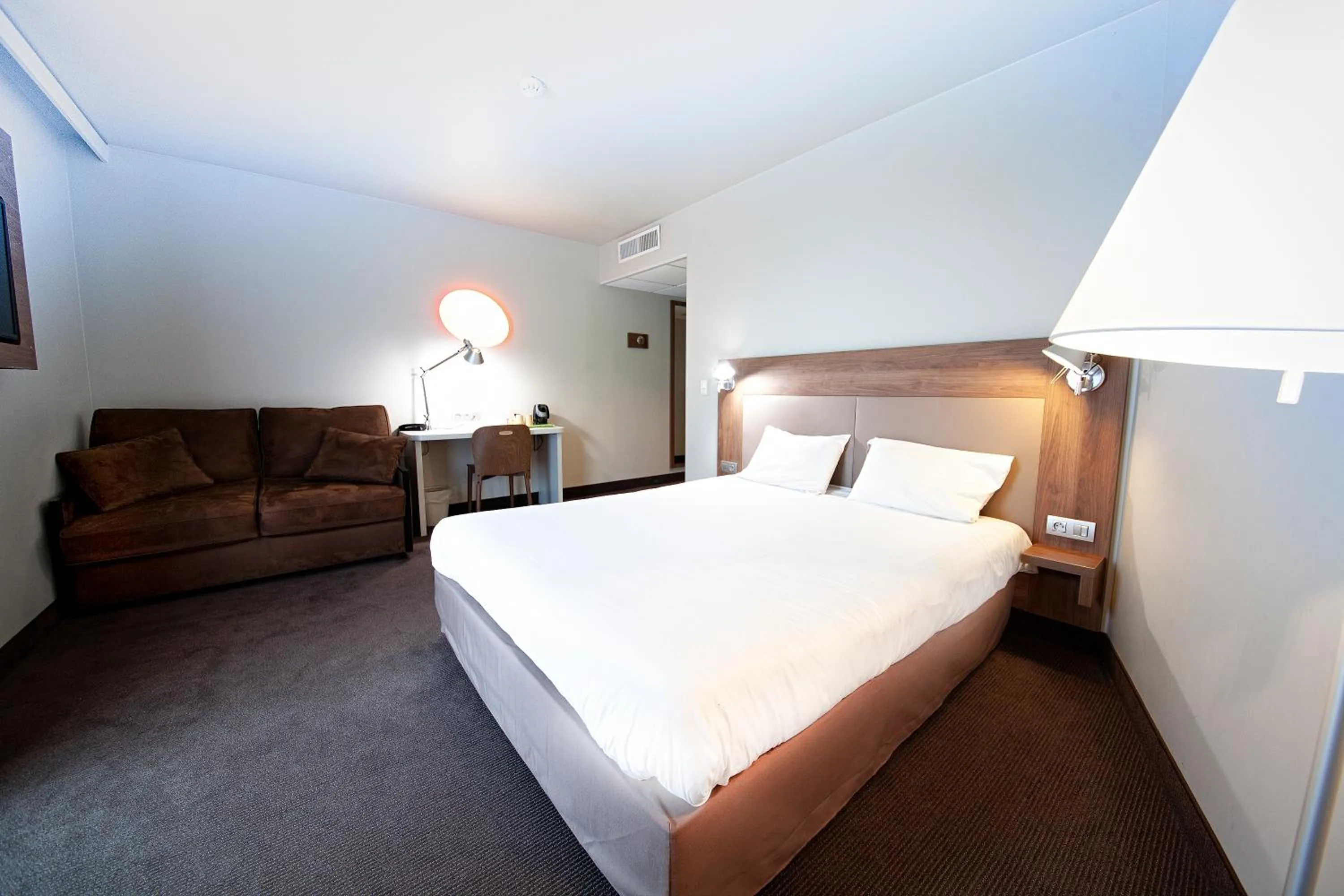 Photo of the whole room, Bed in Campanile Clermont Ferrand Centre