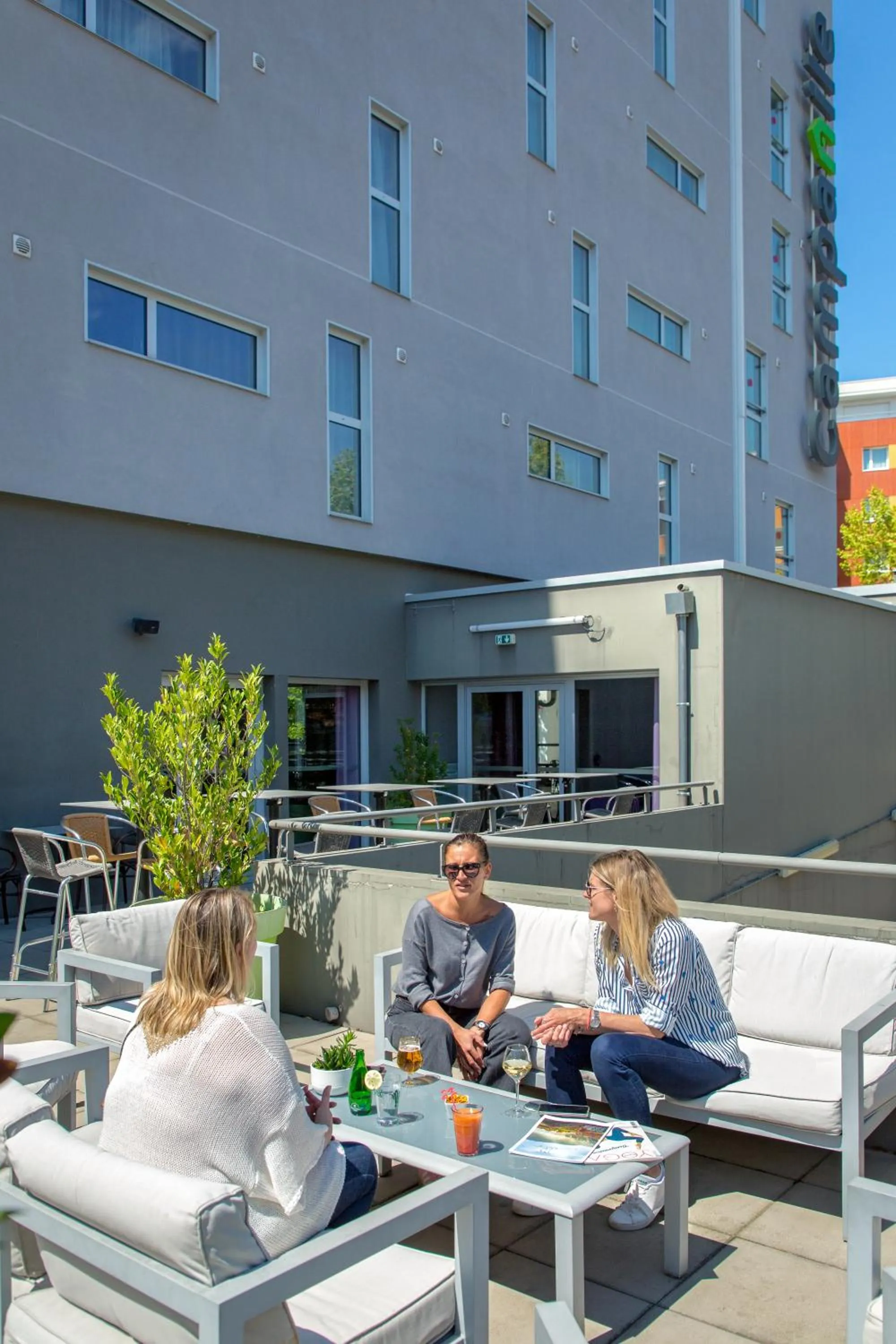 Patio in Campanile Clermont Ferrand Centre