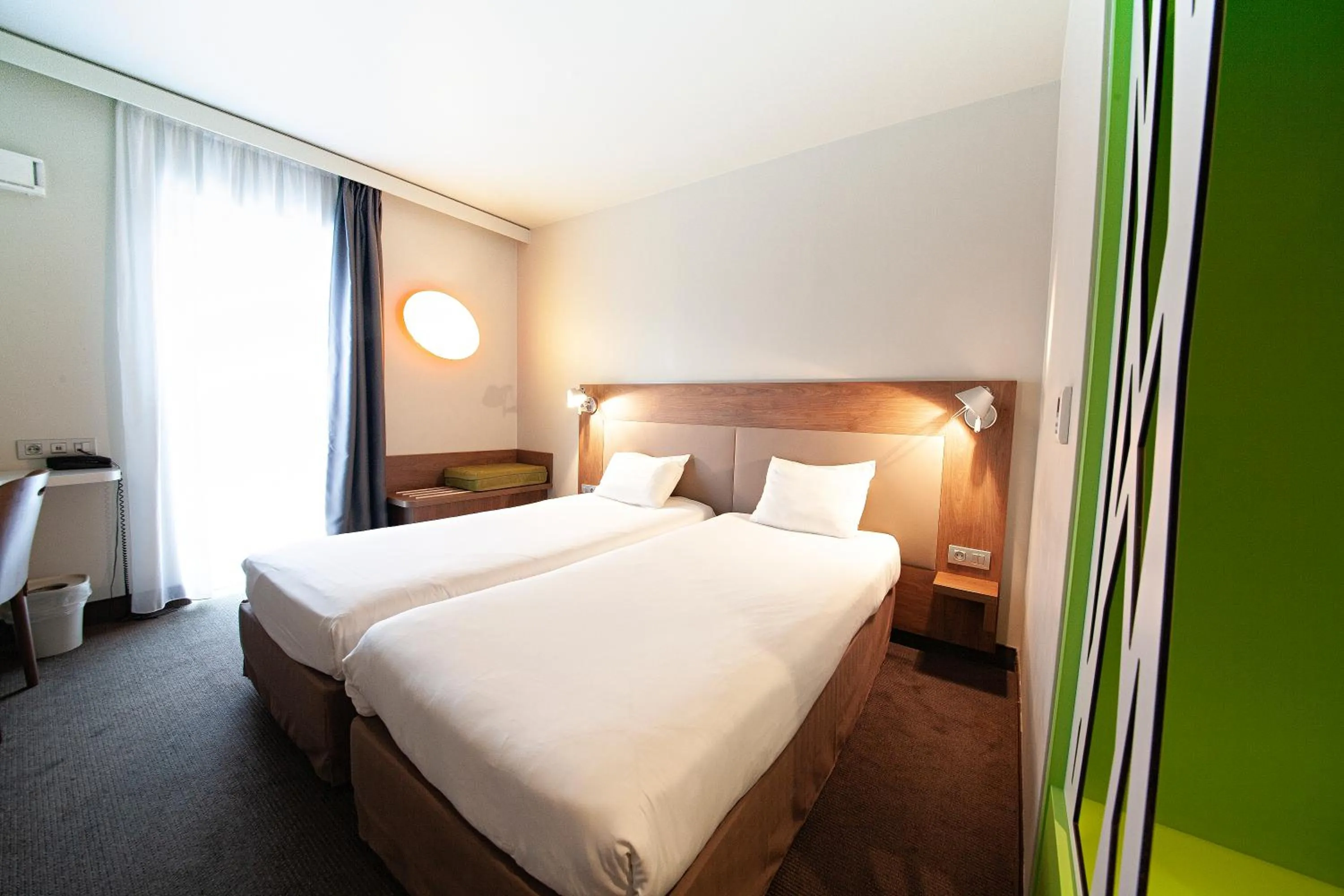 Bedroom, Bed in Campanile Clermont Ferrand Centre