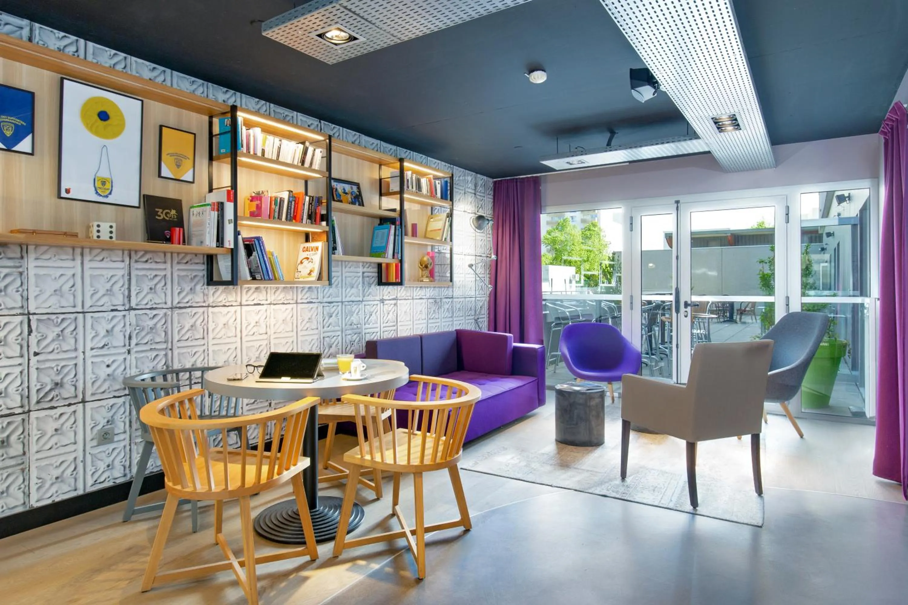 Seating area in Campanile Clermont Ferrand Centre