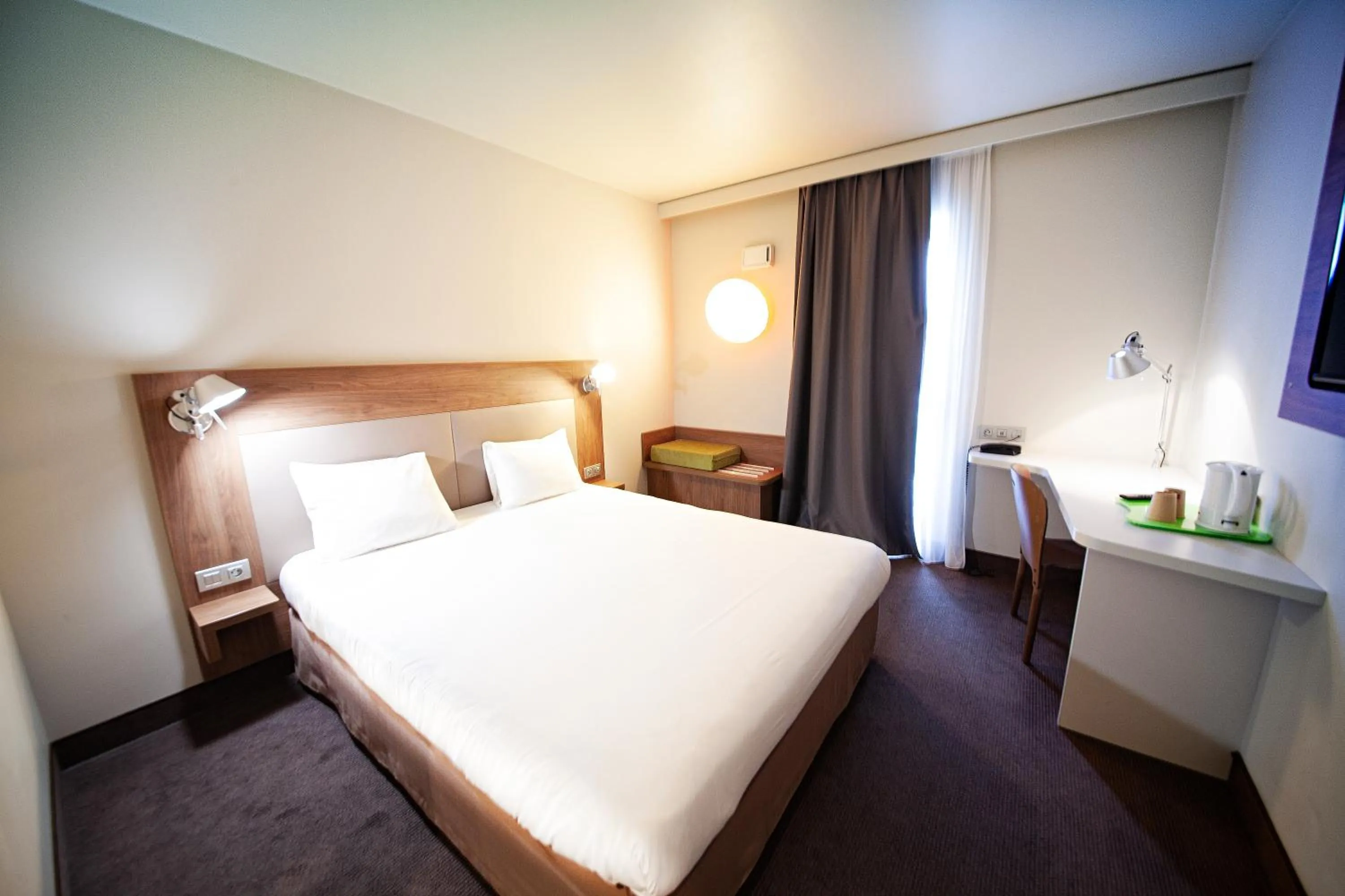 Bedroom, Bed in Campanile Clermont Ferrand Centre