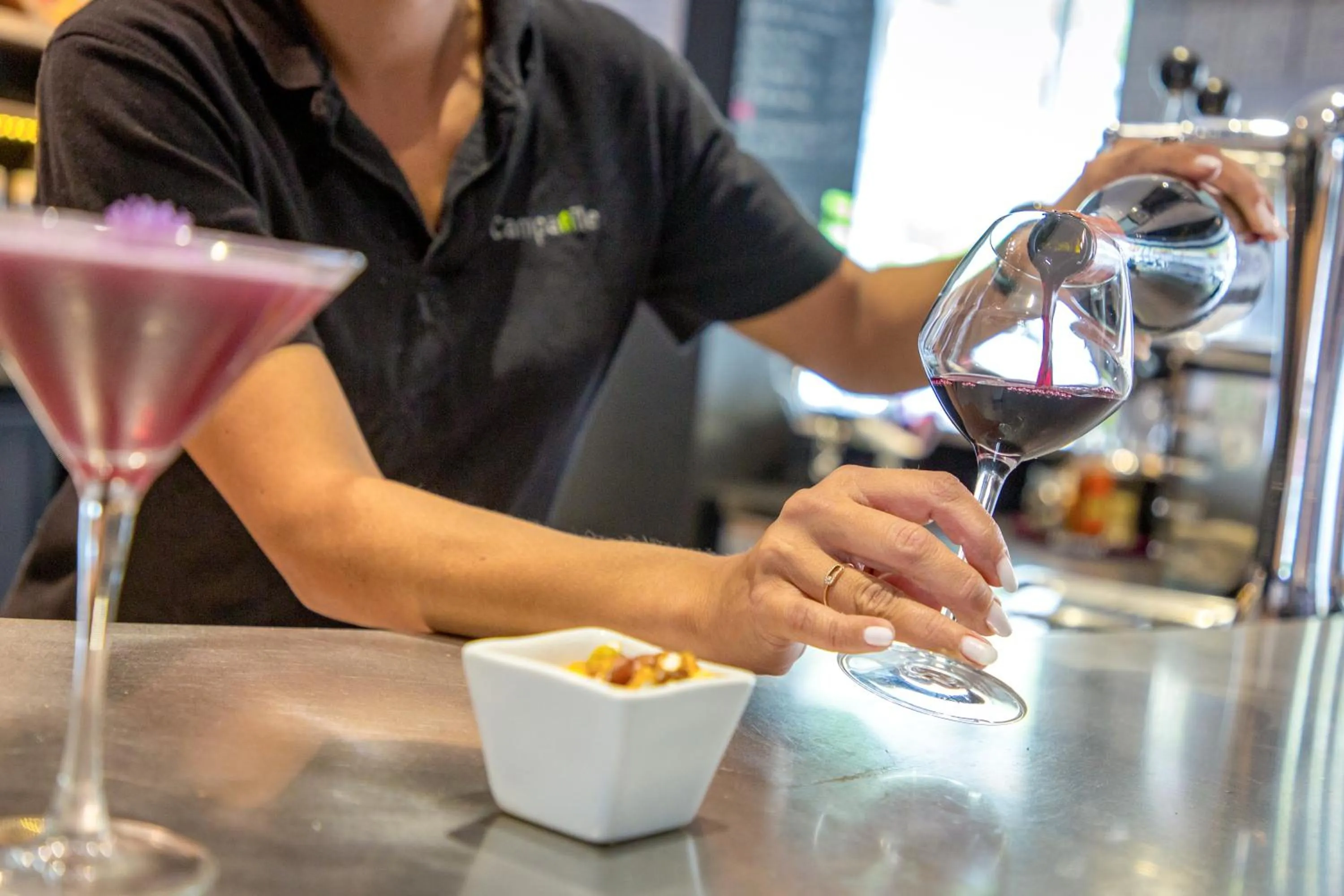 Lounge or bar in Campanile Clermont Ferrand Centre