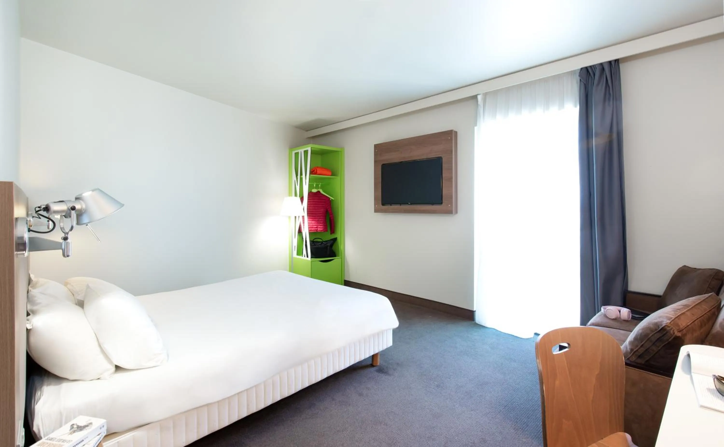 Photo of the whole room, Bed in Campanile Clermont Ferrand Centre