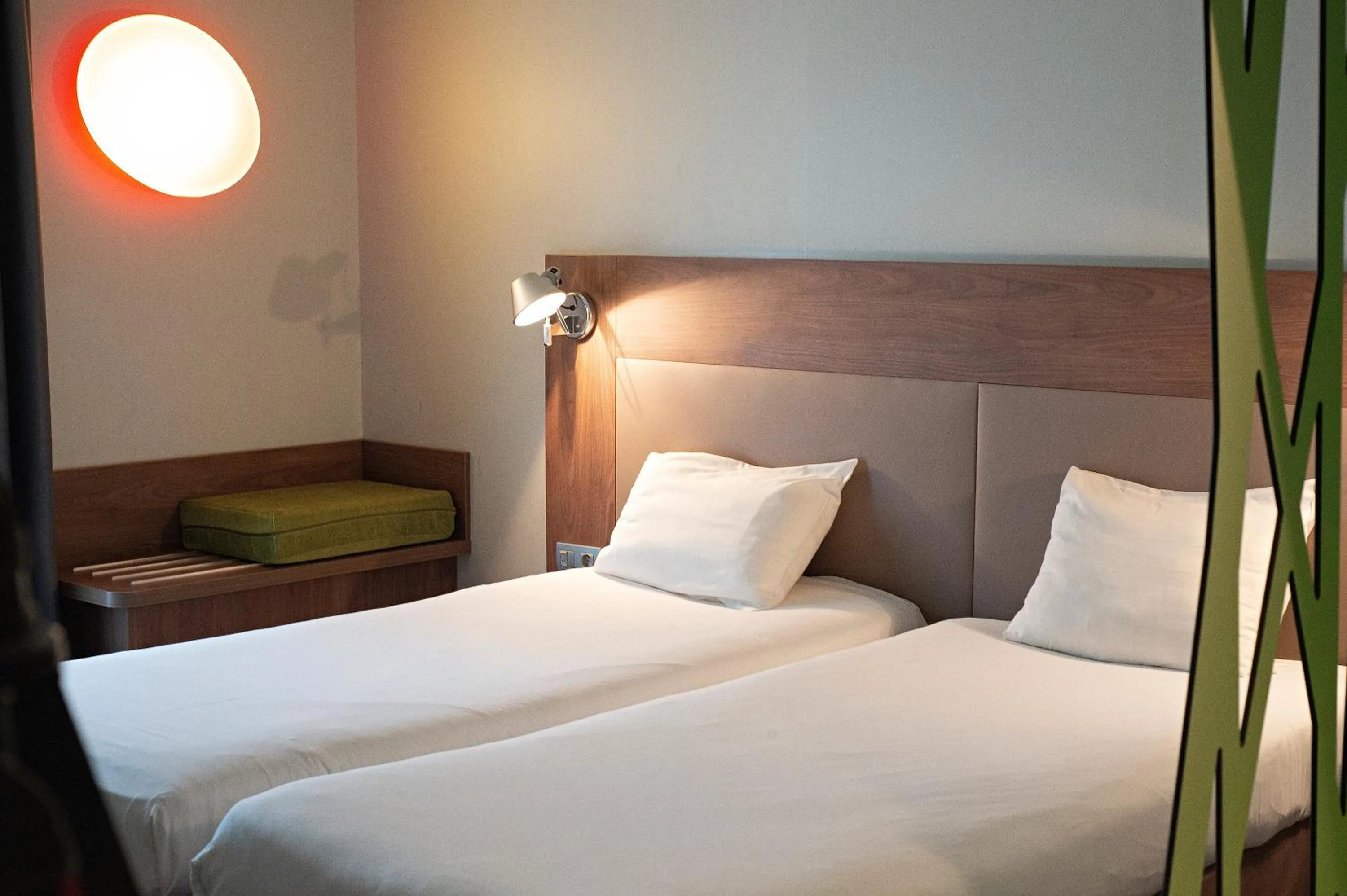 Bedroom, Bed in Campanile Clermont Ferrand Centre