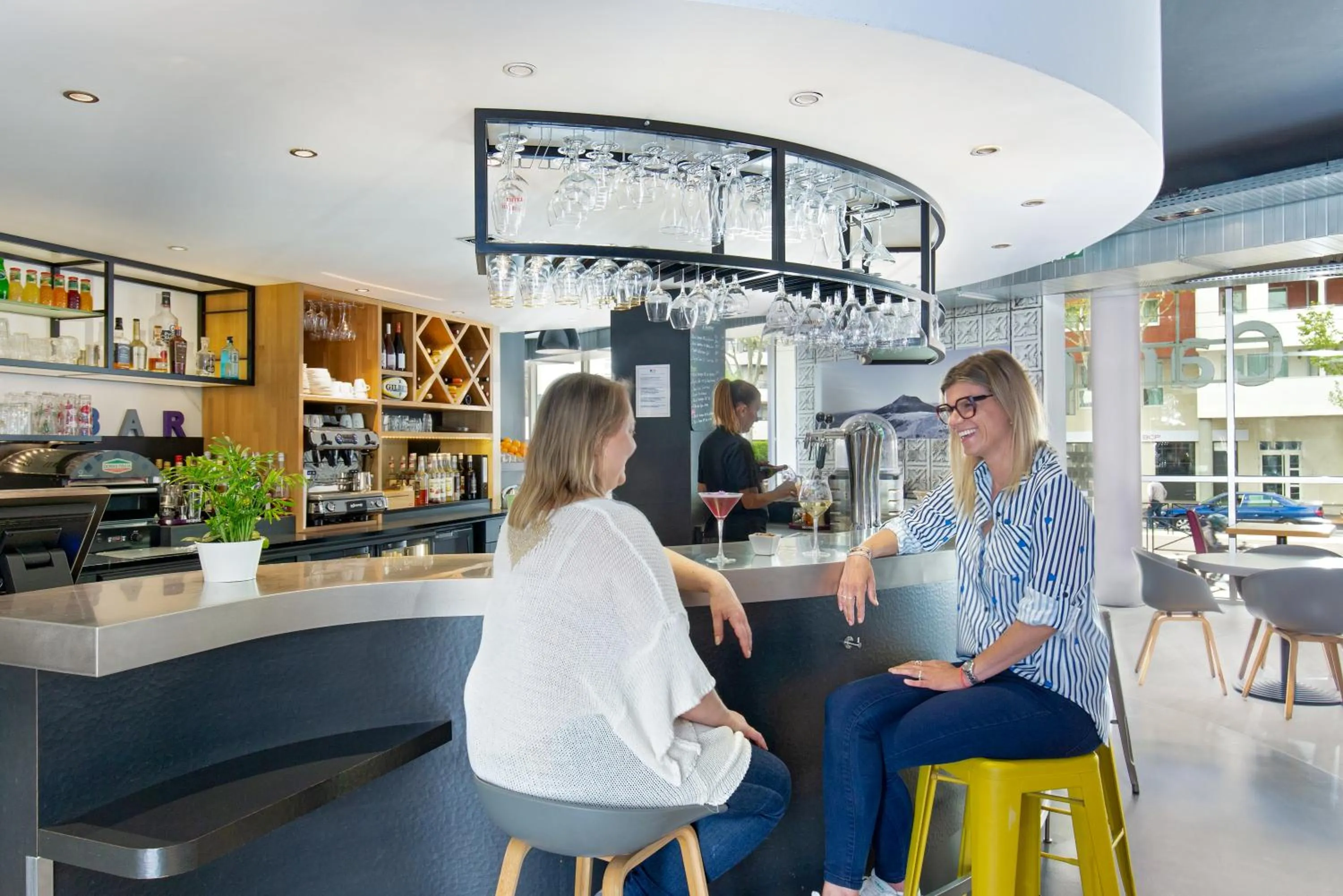 Lounge or bar in Campanile Clermont Ferrand Centre