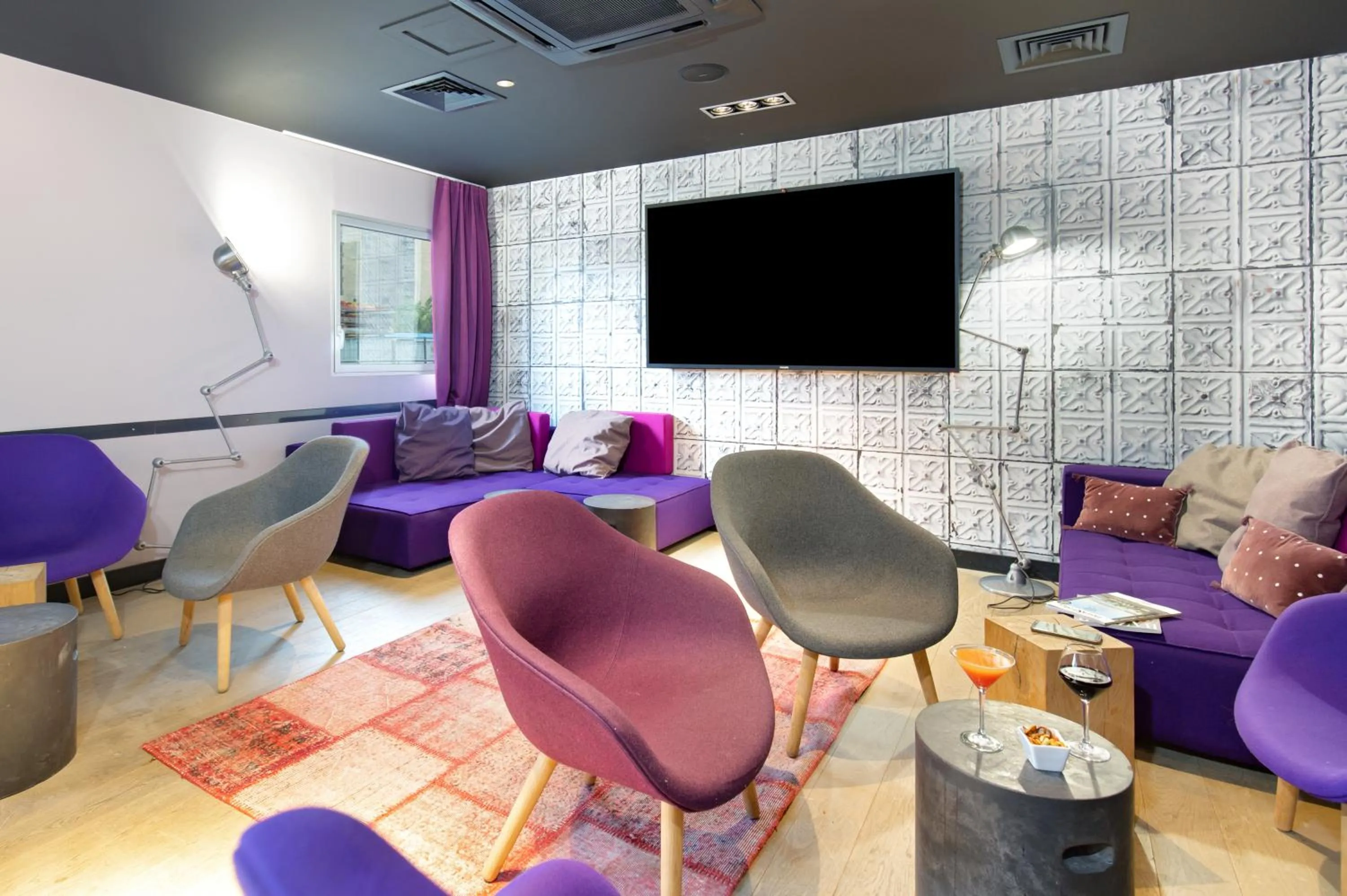 Living room in Campanile Clermont Ferrand Centre