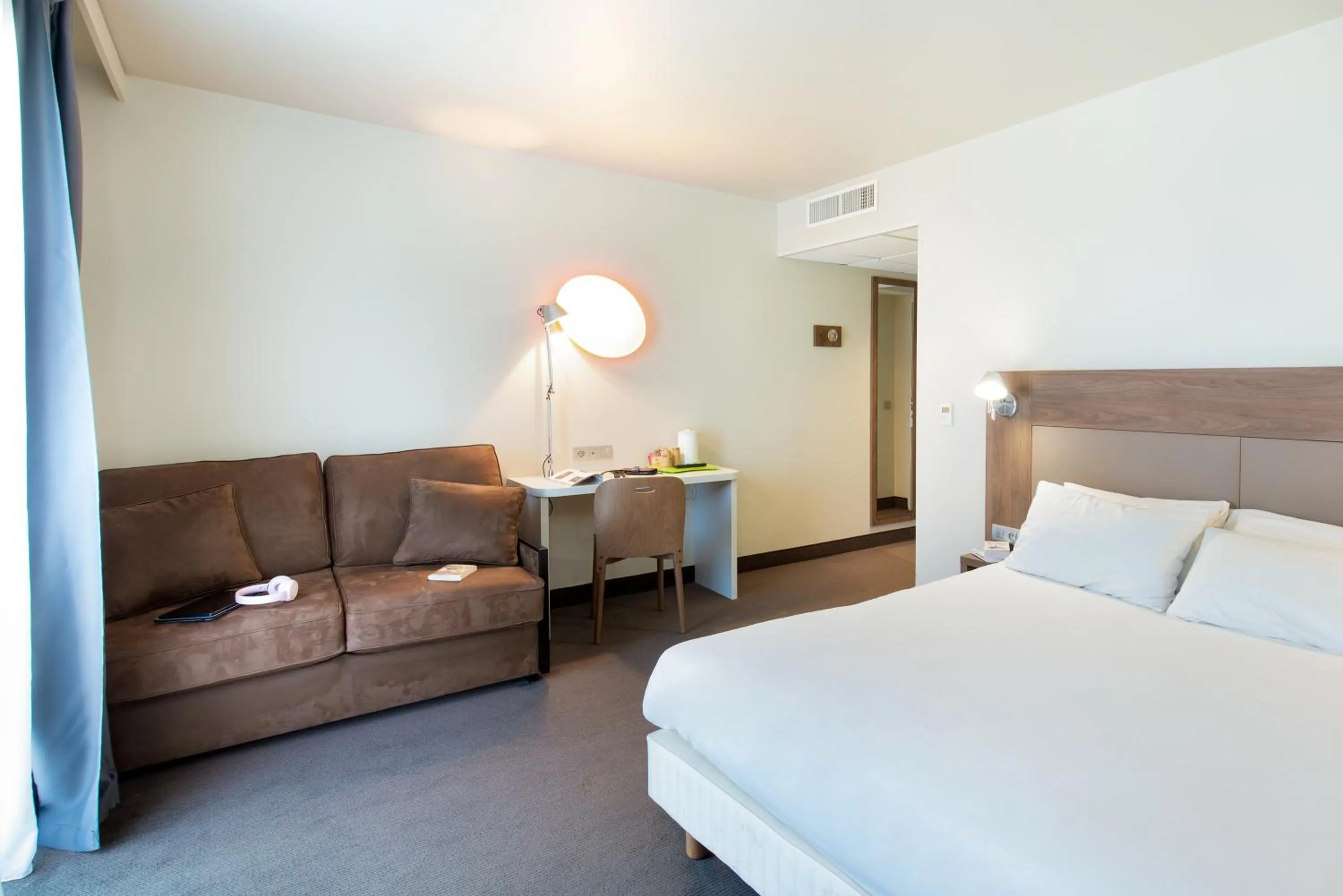 Bedroom, Bed in Campanile Clermont Ferrand Centre