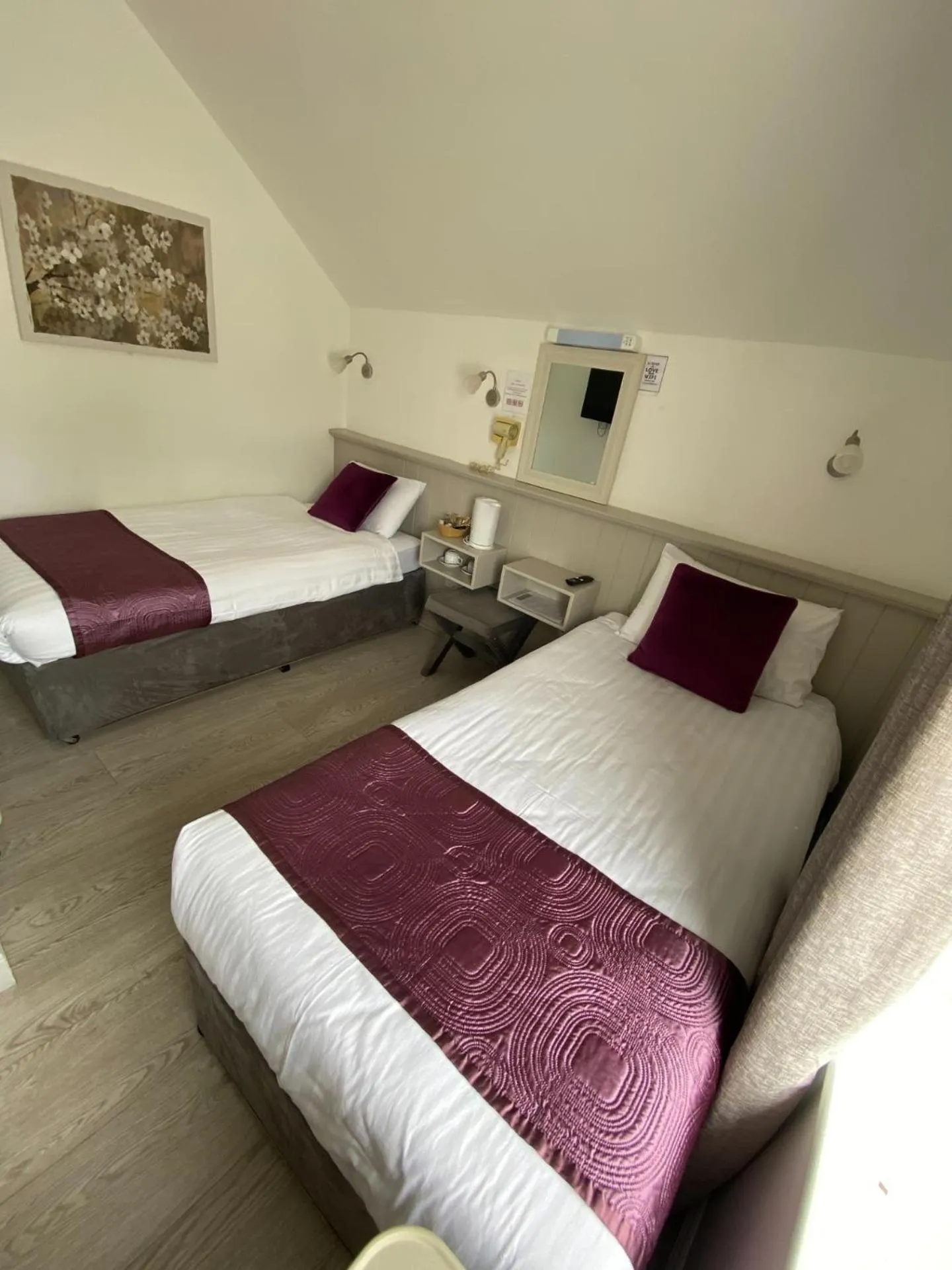 Bedroom, Bed in The Town House Hotel