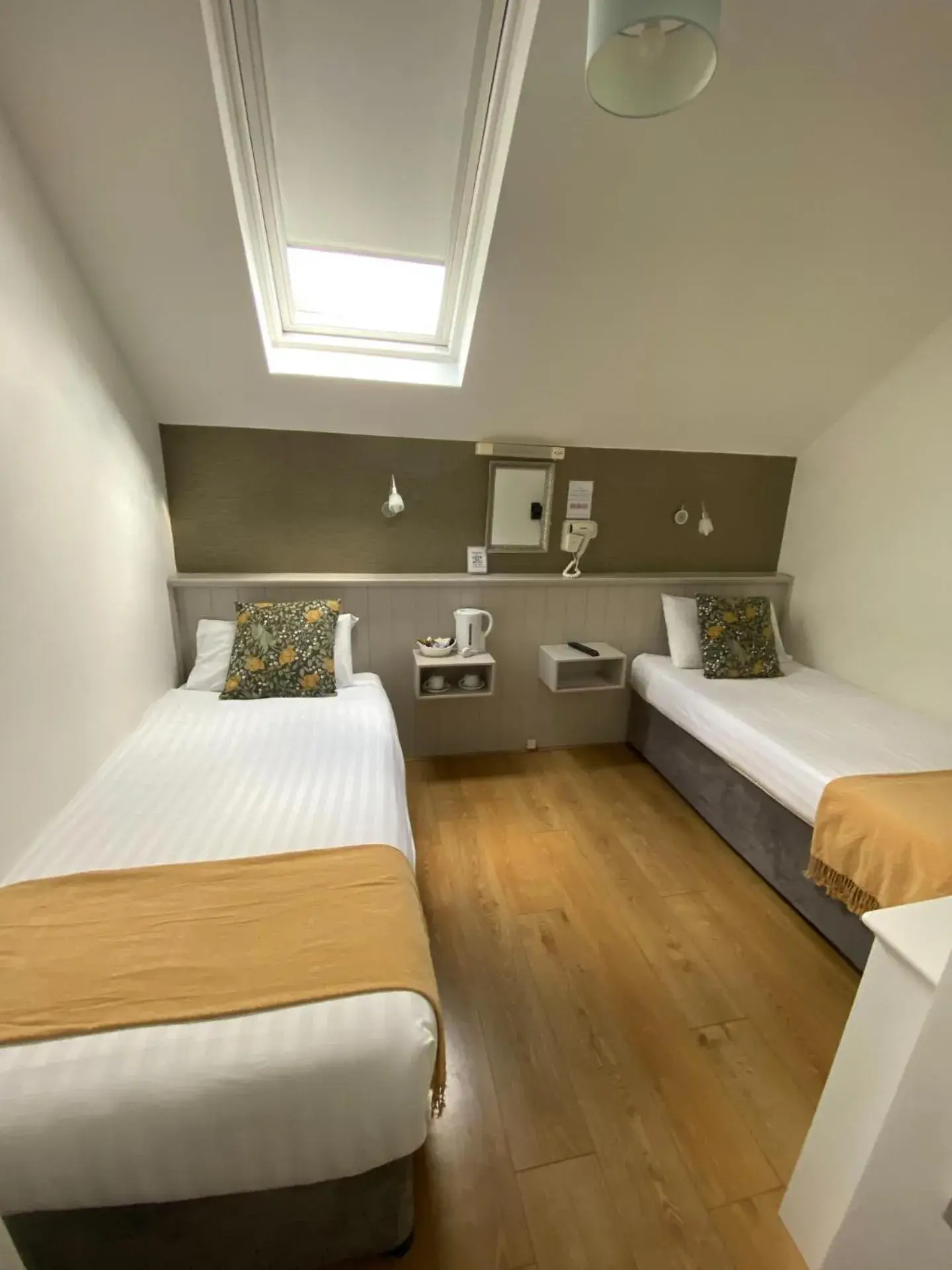 Twin Room - single occupancy in The Town House Hotel Twin Room - single occupancy in The Town House Hotel
