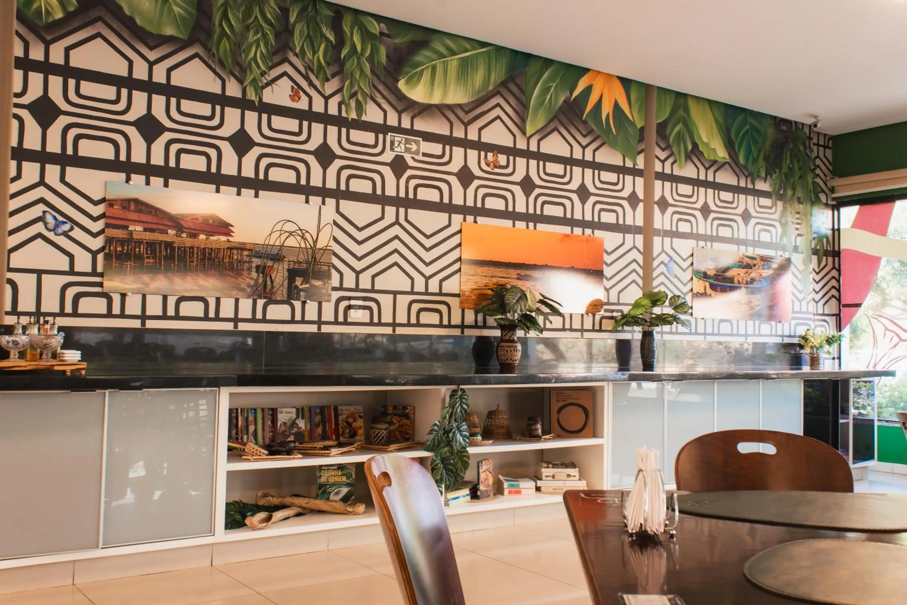 Restaurant/places to eat in Atrium Confort Hotels