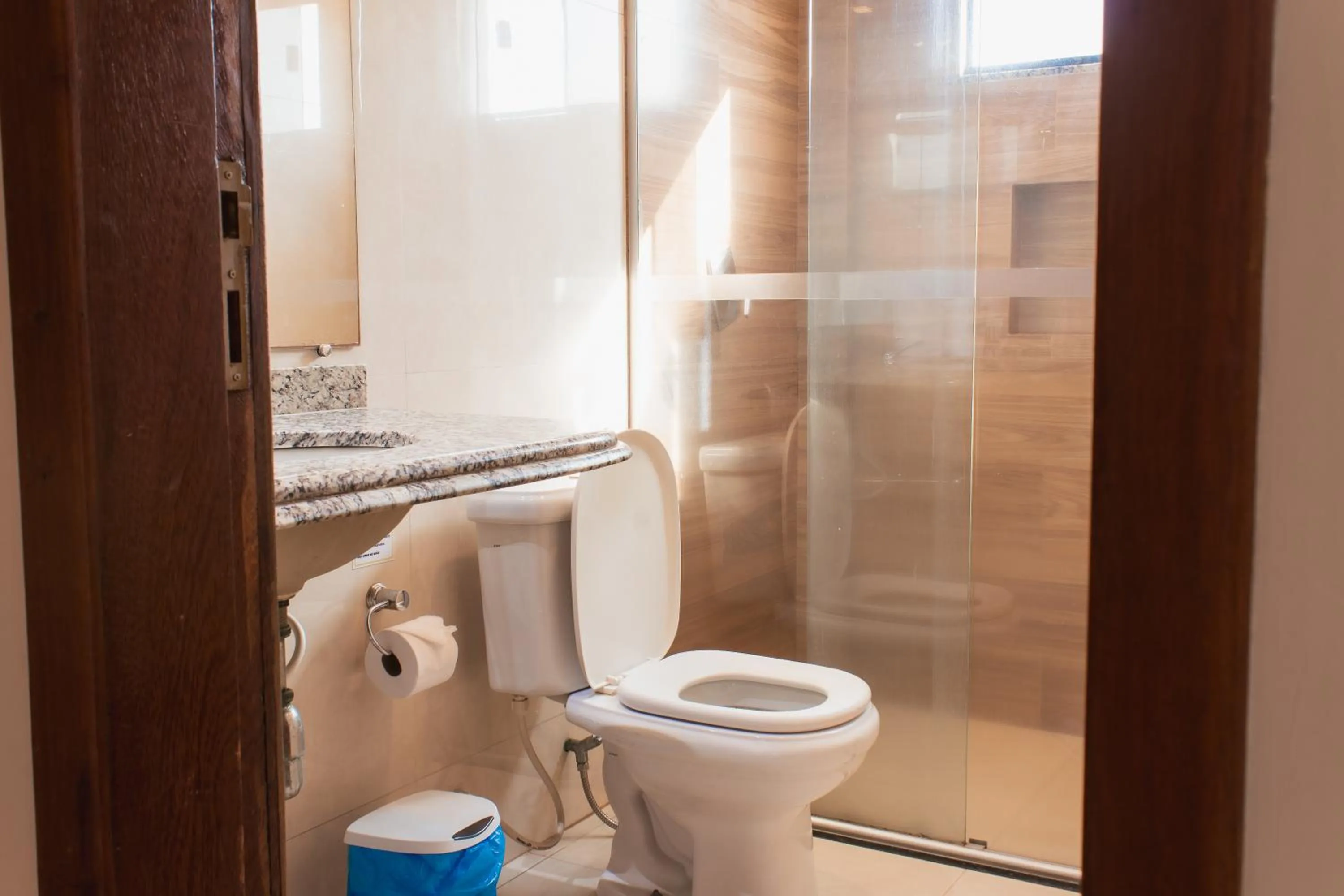 Shower in Atrium Confort Hotels