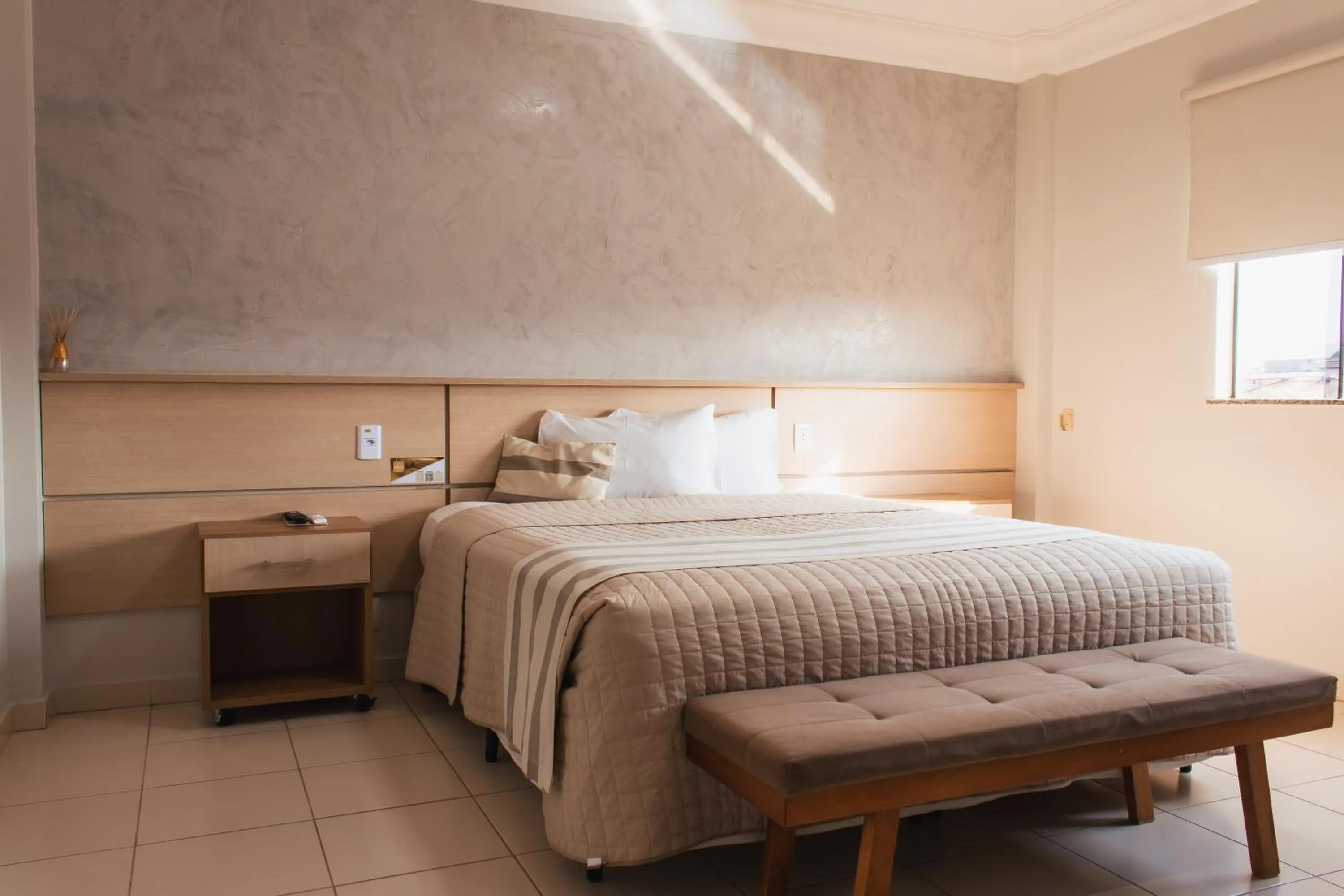 Bedroom, Bed in Atrium Confort Hotels