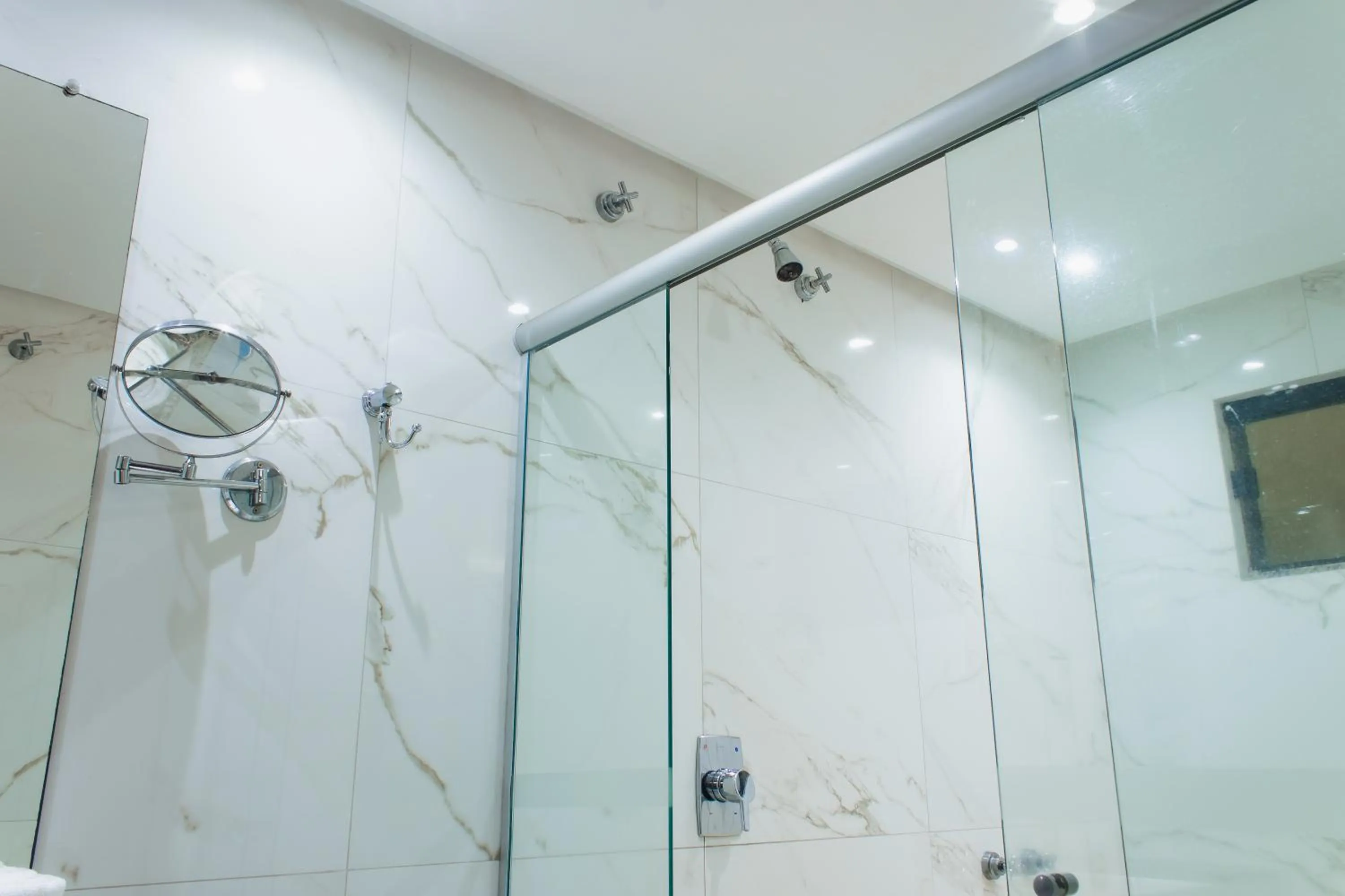 Bathroom in Atrium Confort Hotels