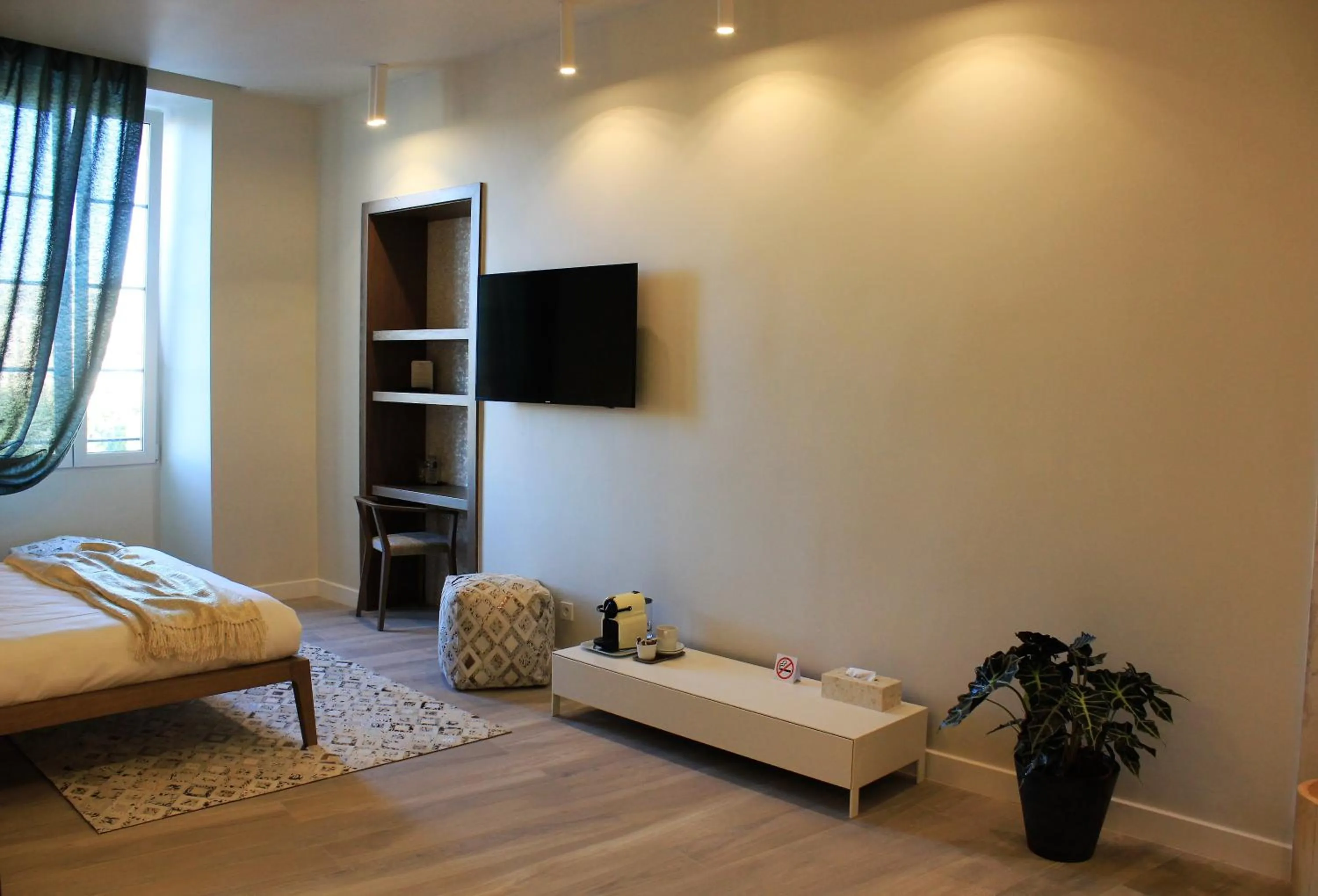 Bedroom, Bed in Les Suites Massena