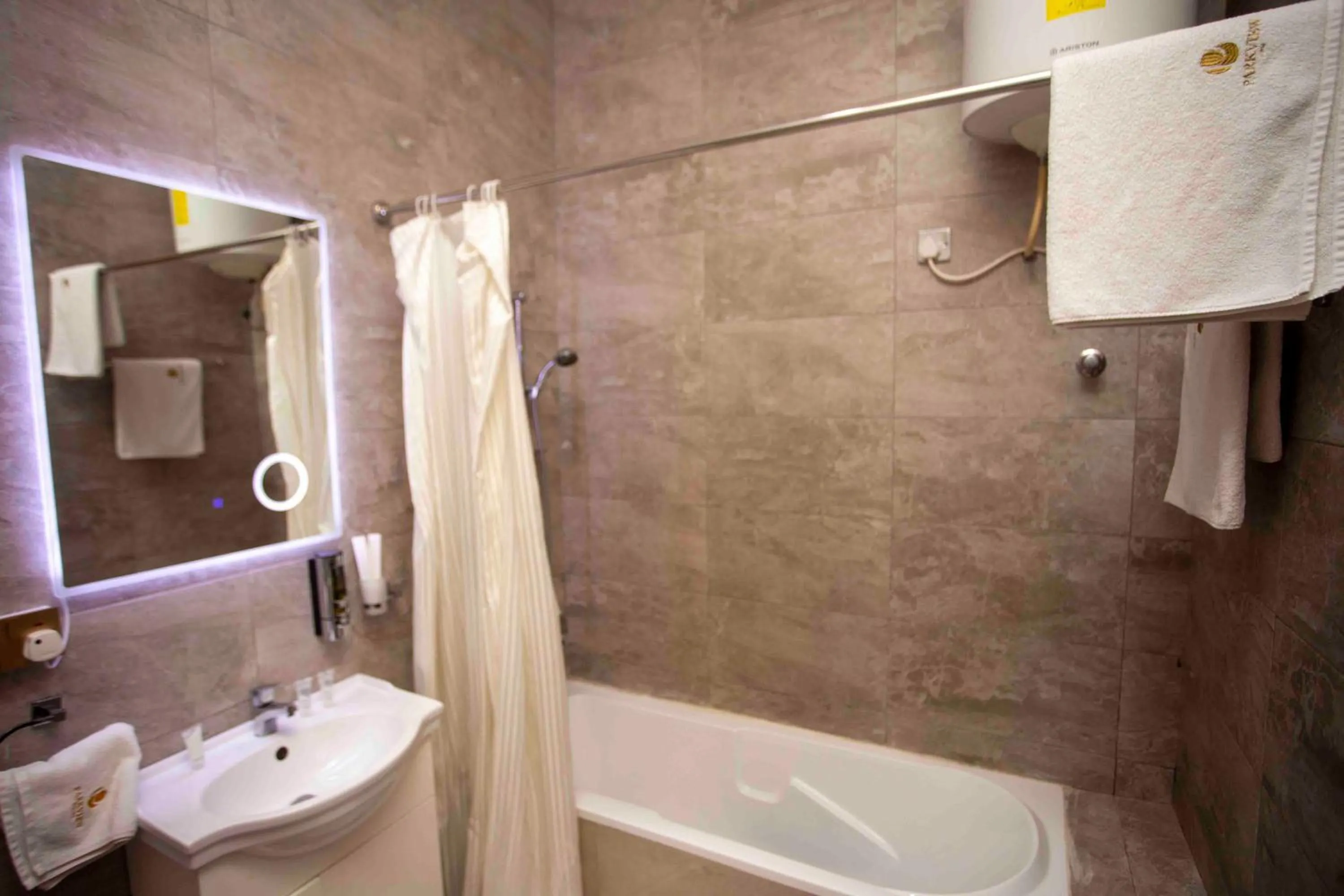 Bathroom in Parkview Hotel