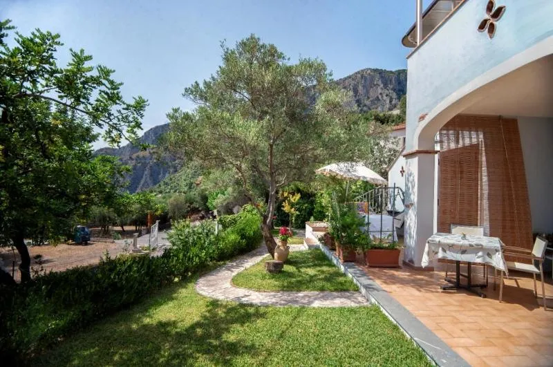 Garden in B&b La Giara